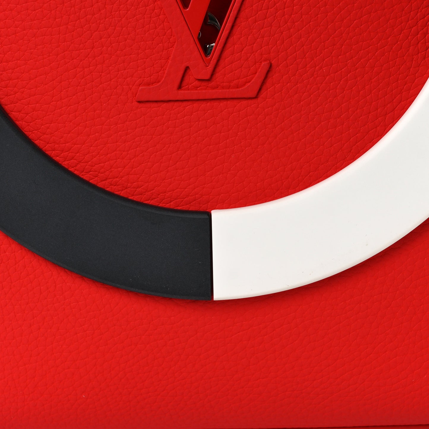 Calfskin Bolsa Capucines Black Rouge