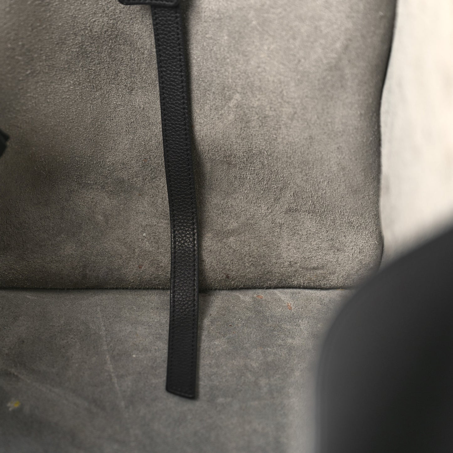 Supple Calfskin Medium Phantom Luggage Black