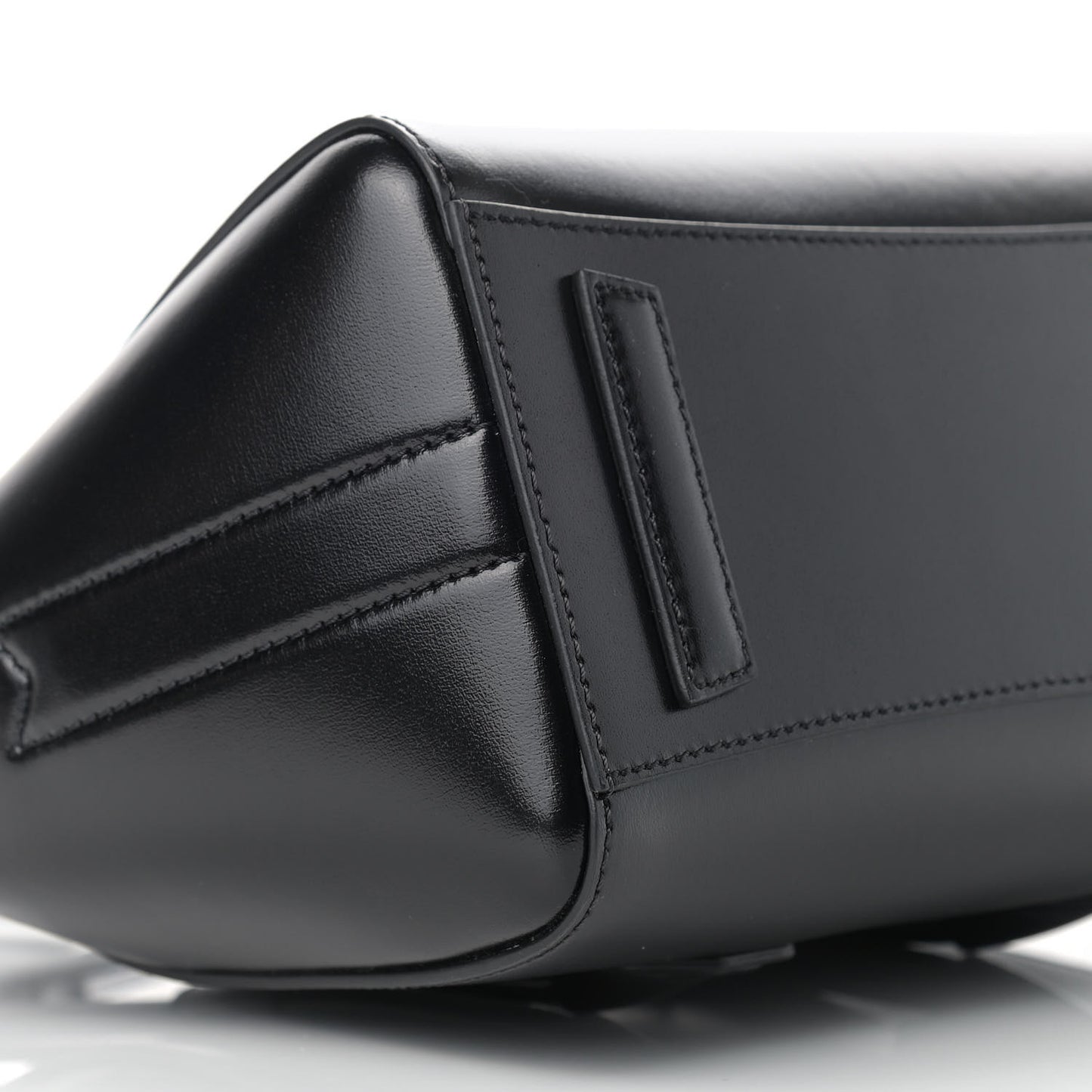 Box Calfskin Mini Lock Antigona Black