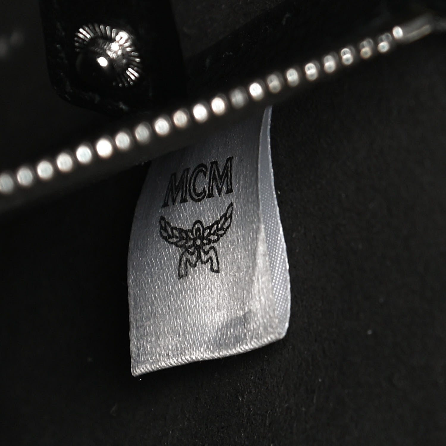 MCM Grained Calfskin Visetos Medium Sarah Hobo Black 14 of 17