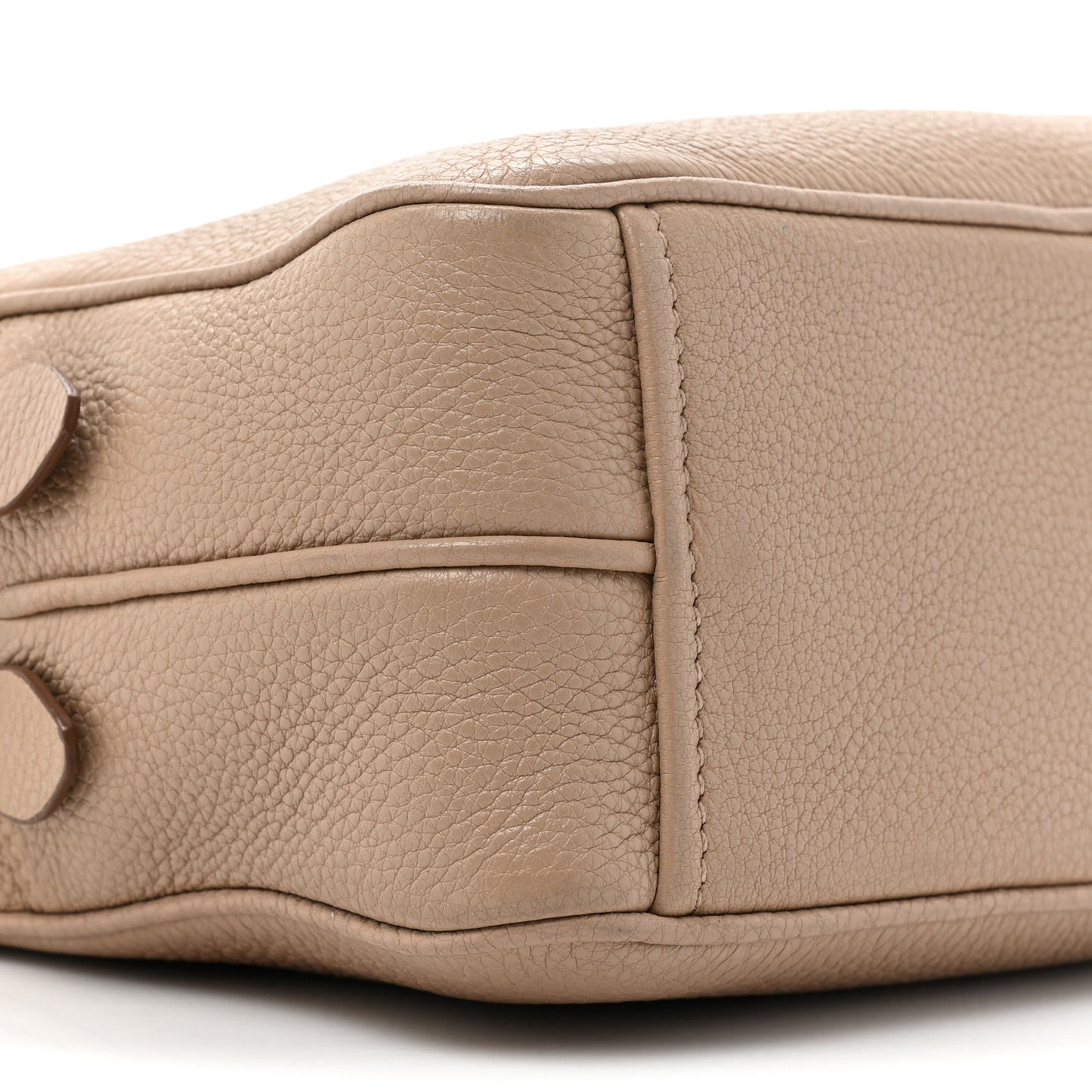 Vitello Daino Camera Crossbody Cammeo