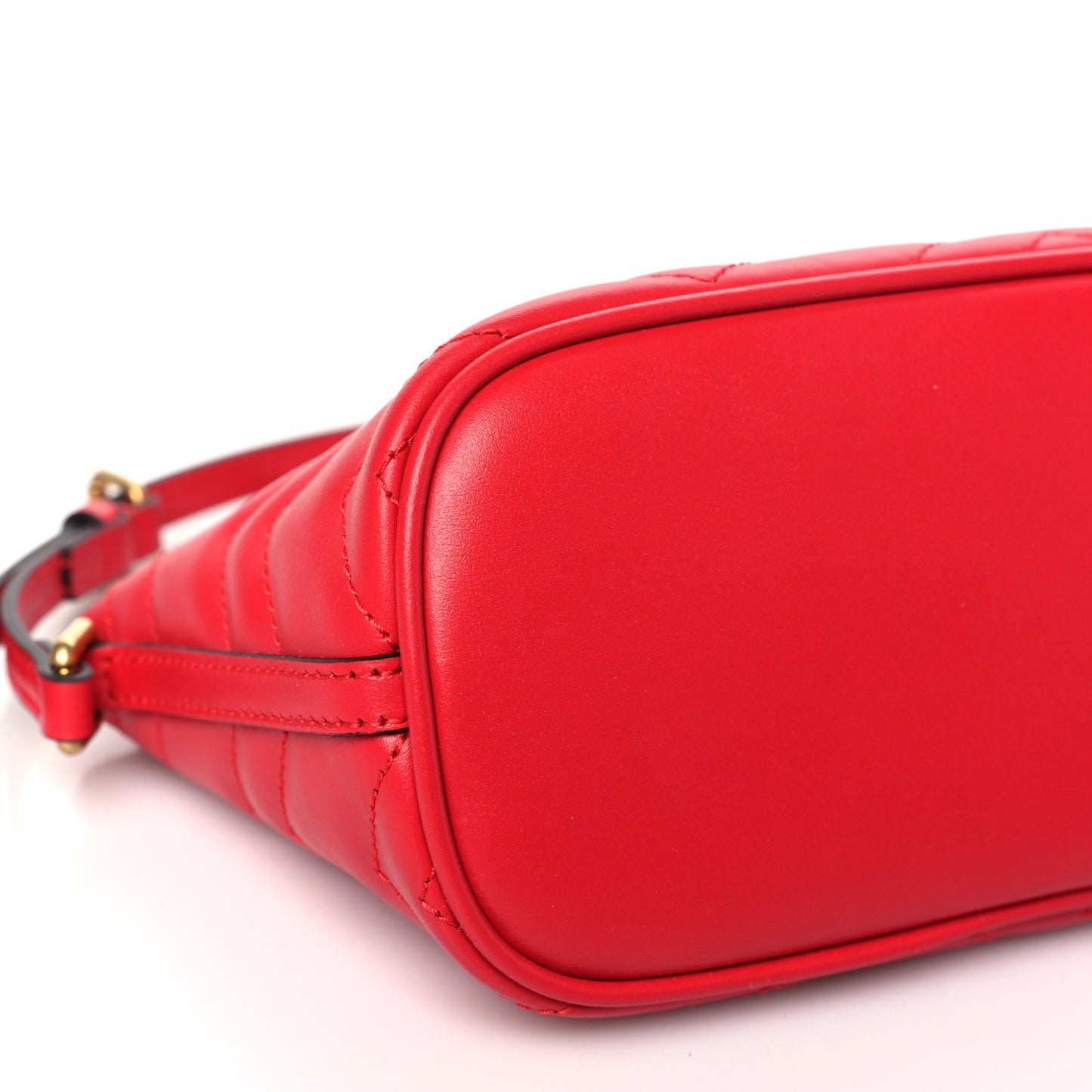 Calfskin Matelasse Chevron GG Marmont Sling Shoulder Bag Rosso