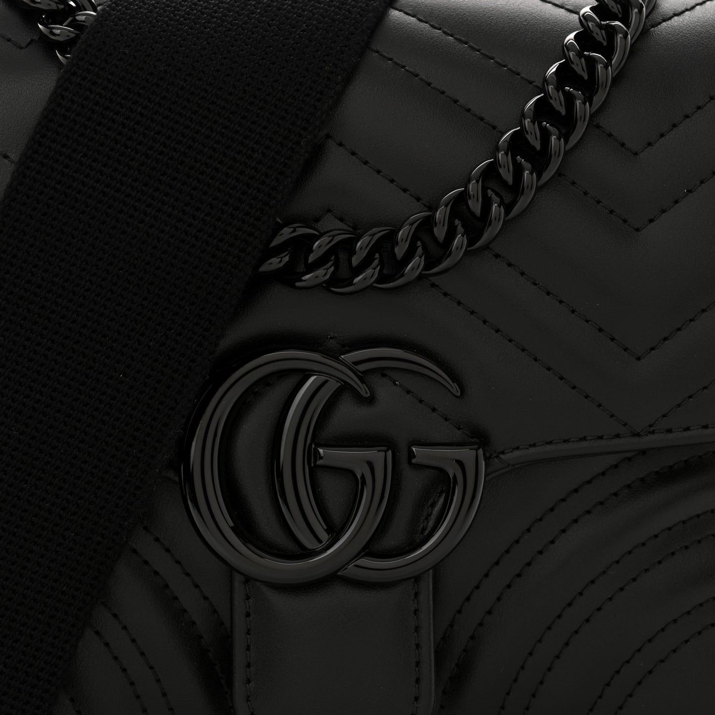 Calfskin Matelasse Monochrome Mini GG Marmont Crossbody Shoulder Bag Black
