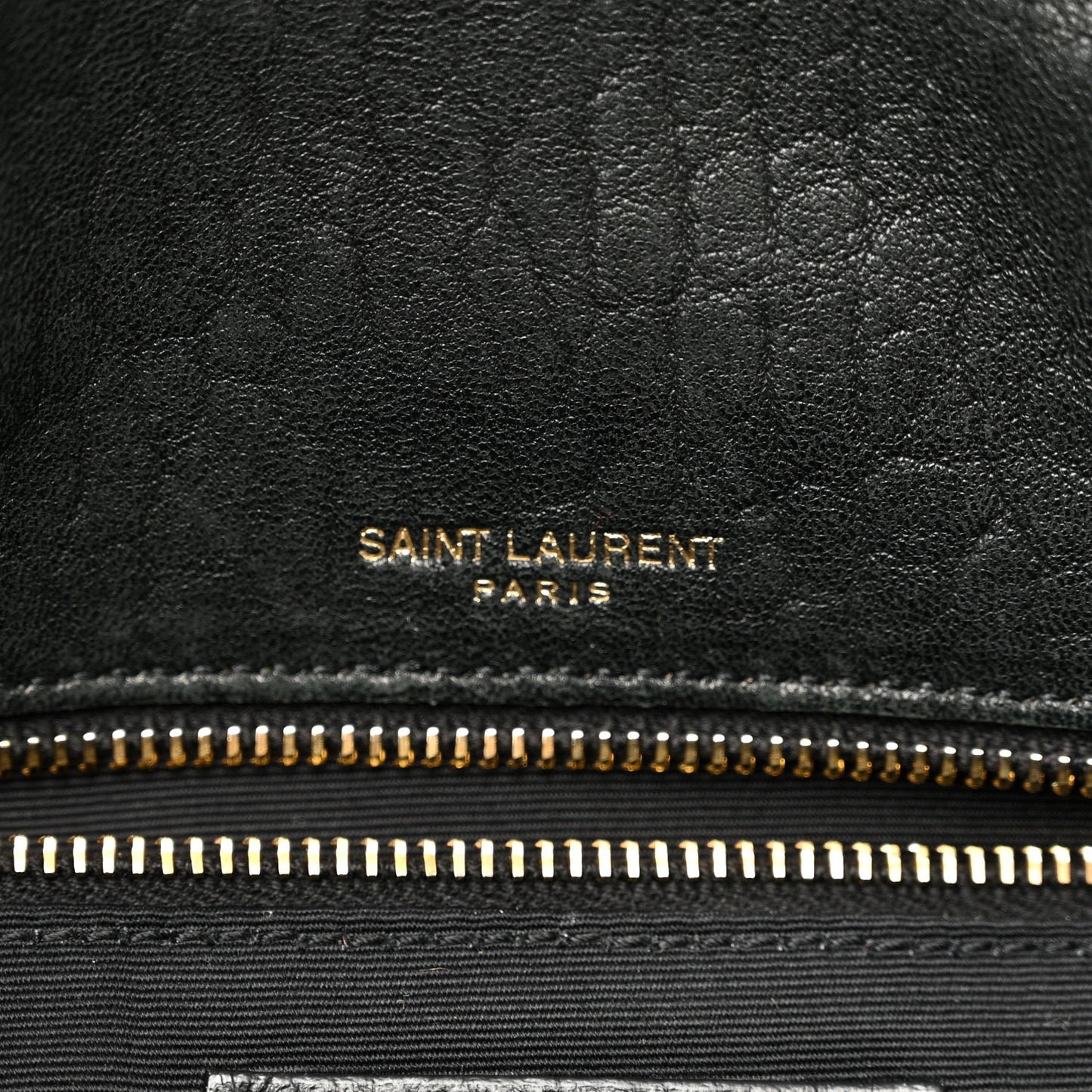 Grained Lambskin Medium Calypso Black