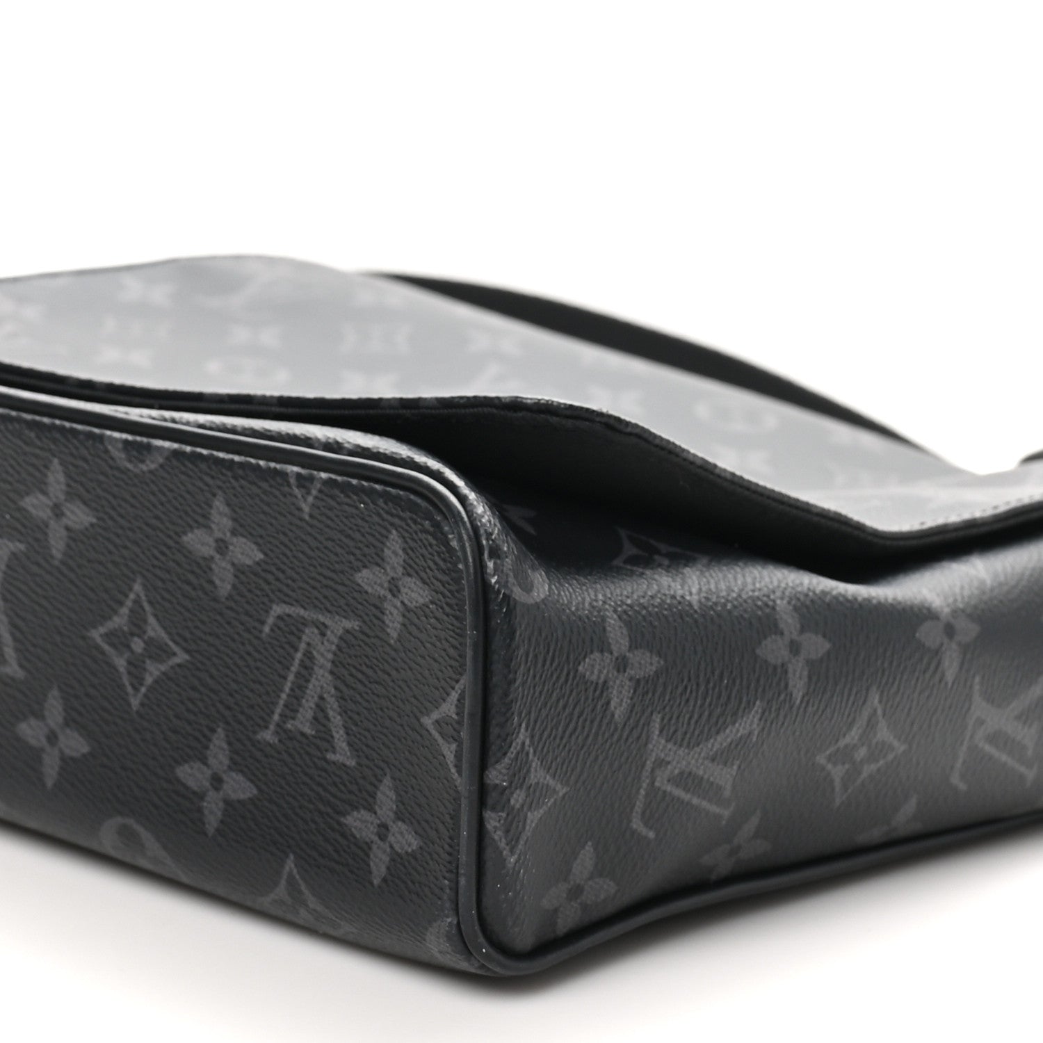 Louis Vuitton Monogram Eclipse District MM 9 of 9