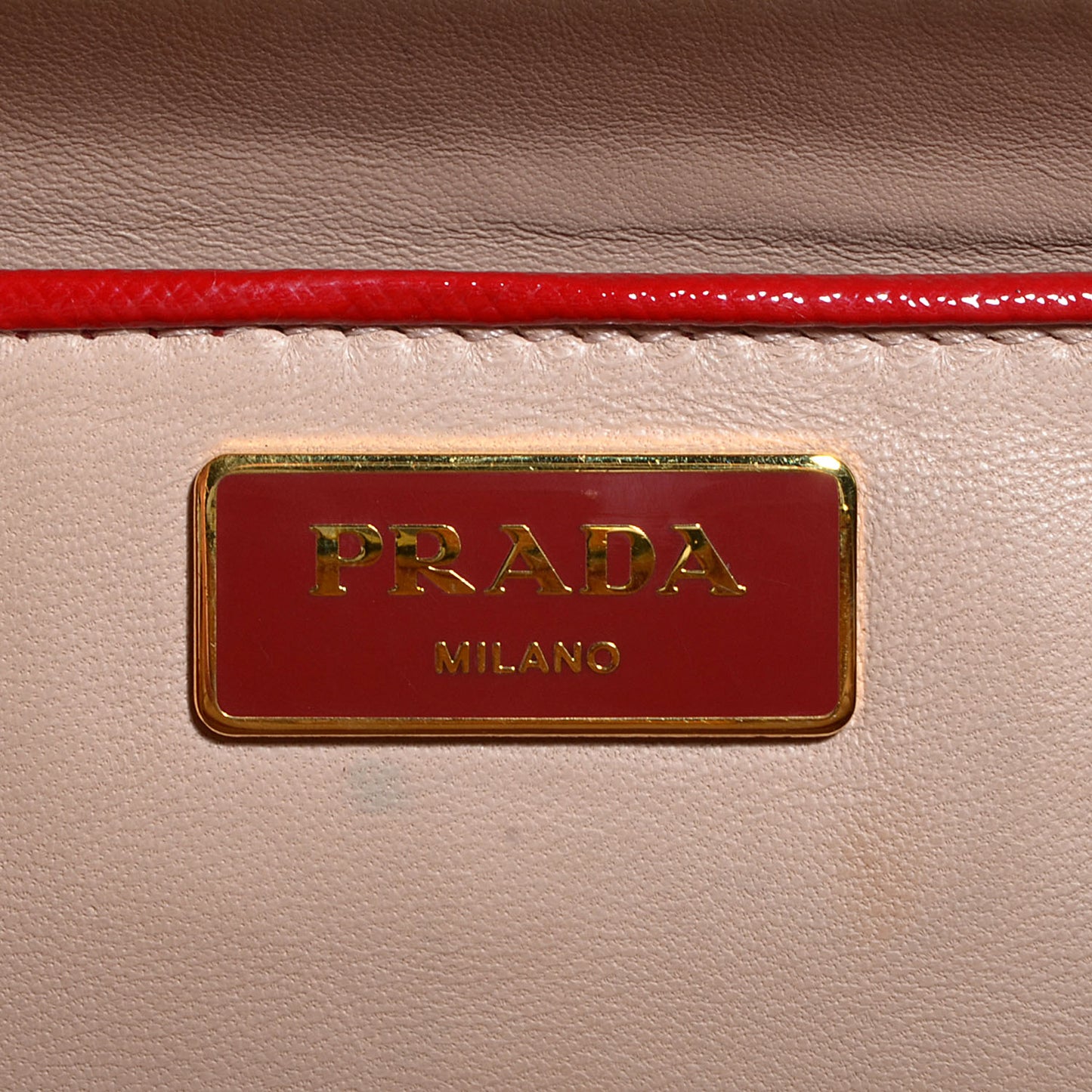 Saffiano Vernice Pyramid Bag Rosso