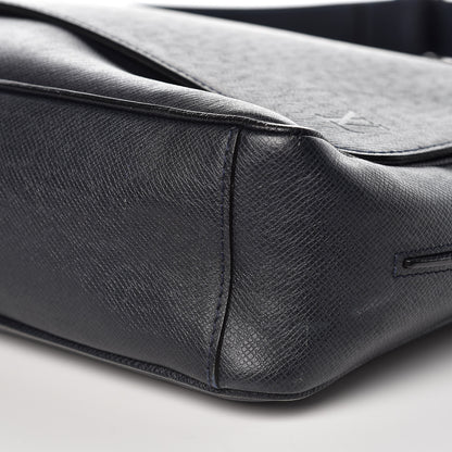 Louis Vuitton Taiga Roman MM Messenger Boreal 9 of 15