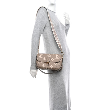 Louis Vuitton Empreinte Monogram Giant Diane Tourterelle Creme 2 of 9