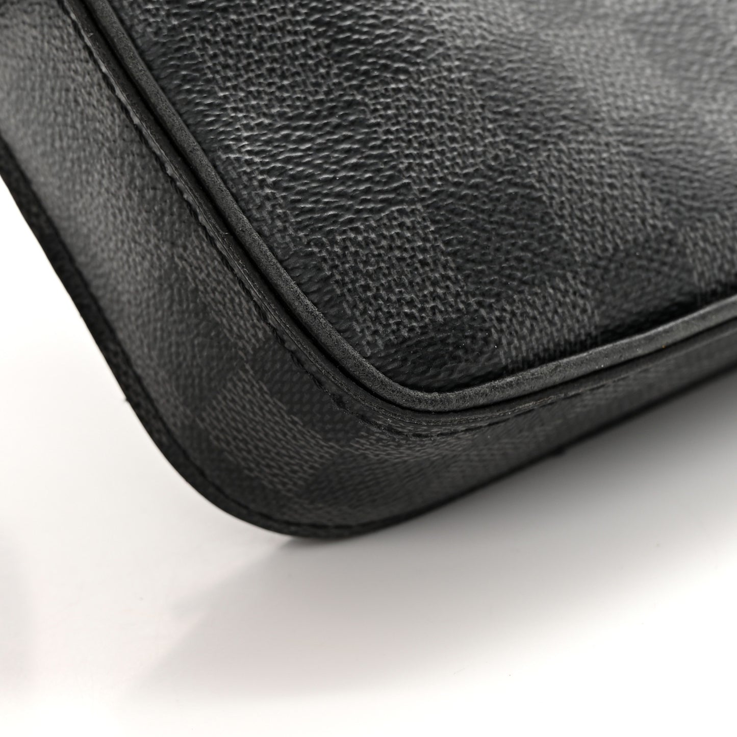 Damier Graphite Alpha Messenger Bag