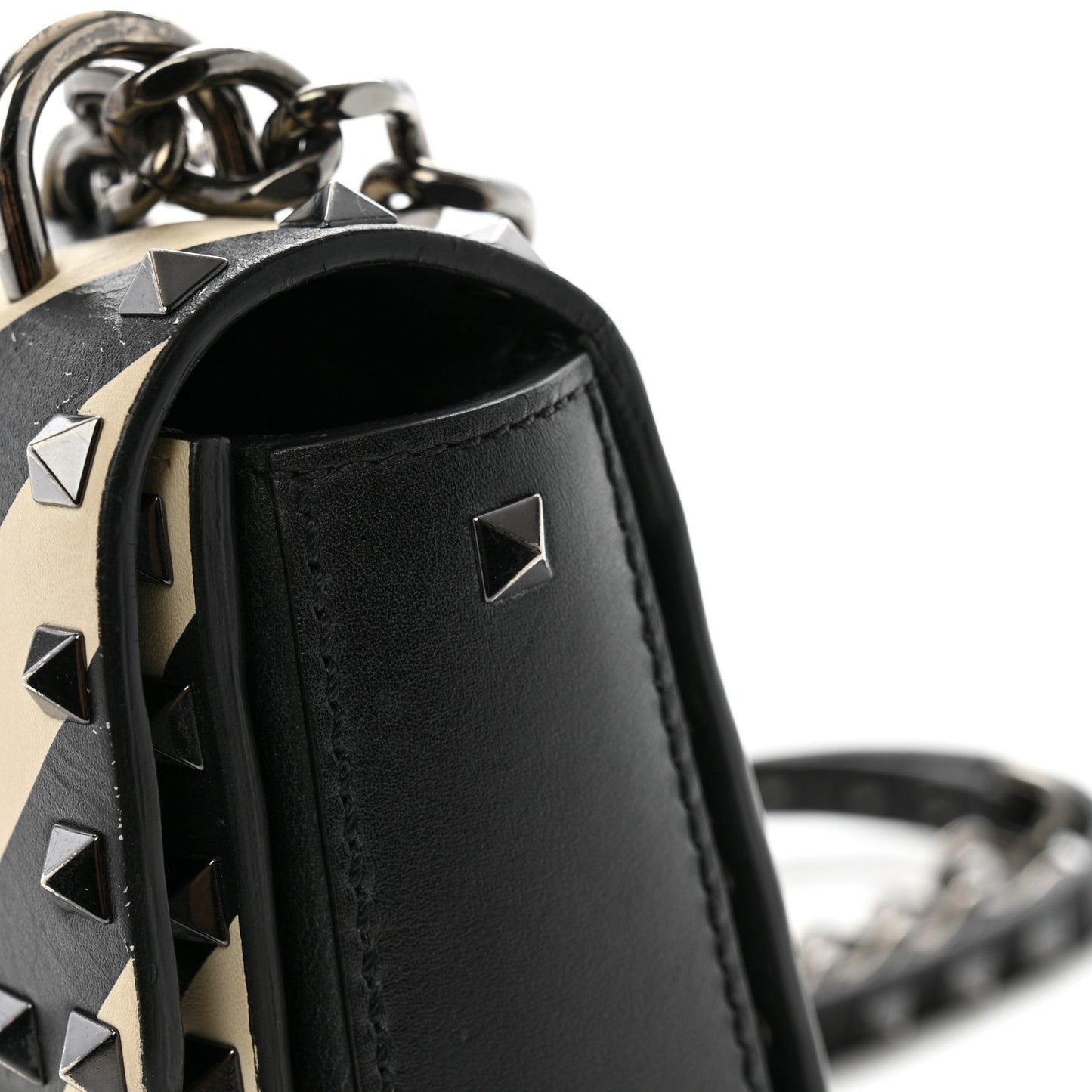 Vitello Chevron Medium Rockstud Flip Lock Crossbody Bag Light Ivory Black