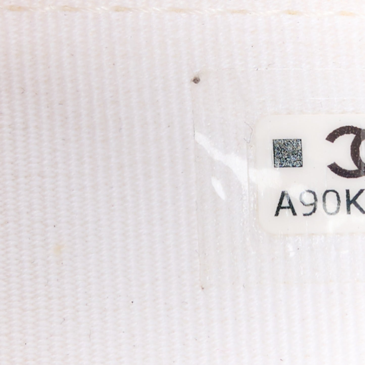 Caviar Quilted Square Wallet On Chain WOC White