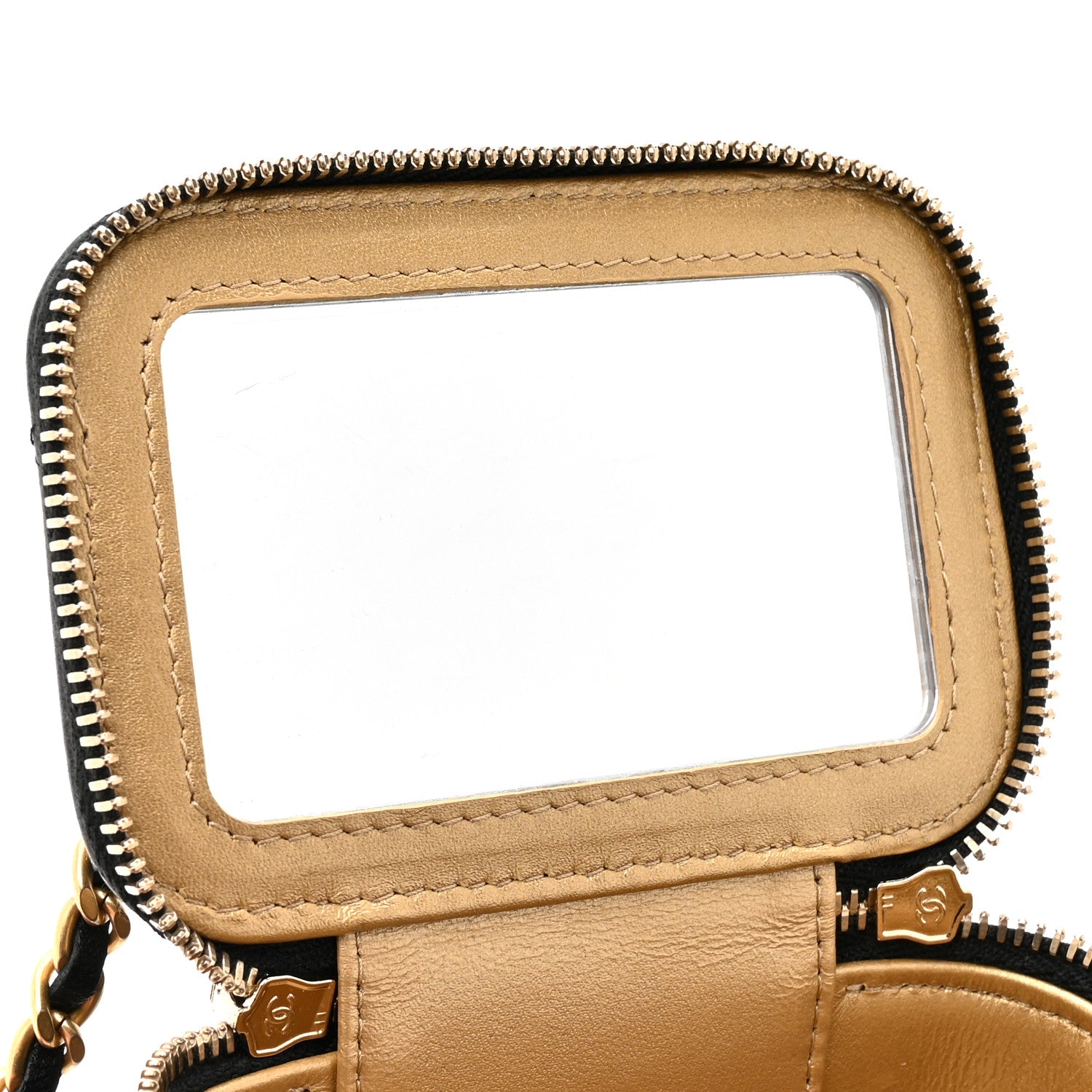 CHANEL ケース Chanel Lambskin Quilted Mini Pearl Crush Vanity Case With Chain