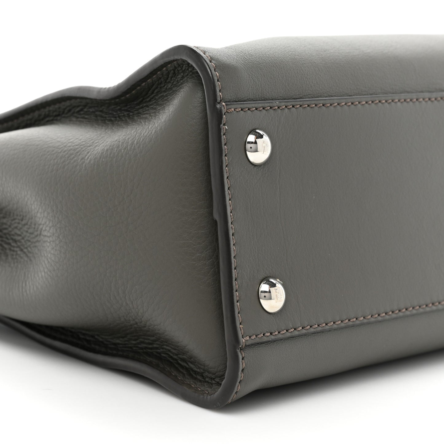 Vitello Seta Shiny Nappa Medium Peekaboo Iconic Satchel Carbone Grigio Polvere