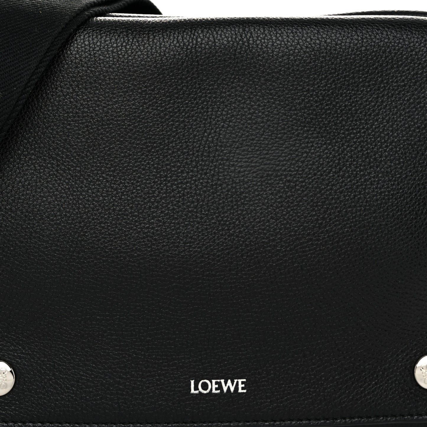 Supple Grained Calfskin Medium Messenger Bag Black