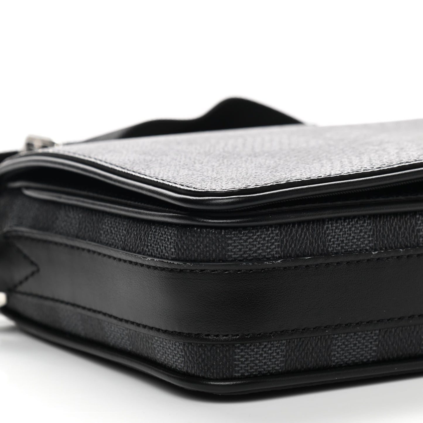 Damier Graphite 3D Studio Messenger