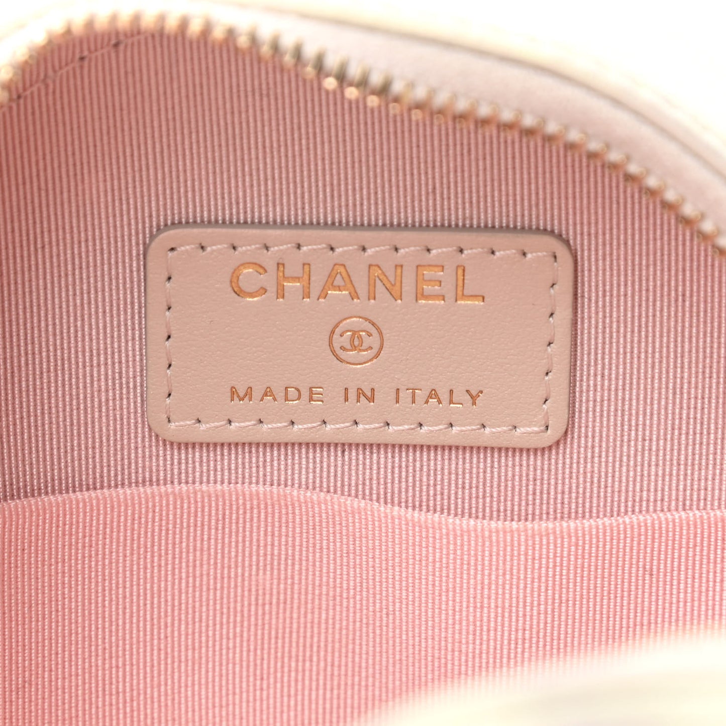 Iridescent Lambskin Quilted Round Clutch With Chain Ivory