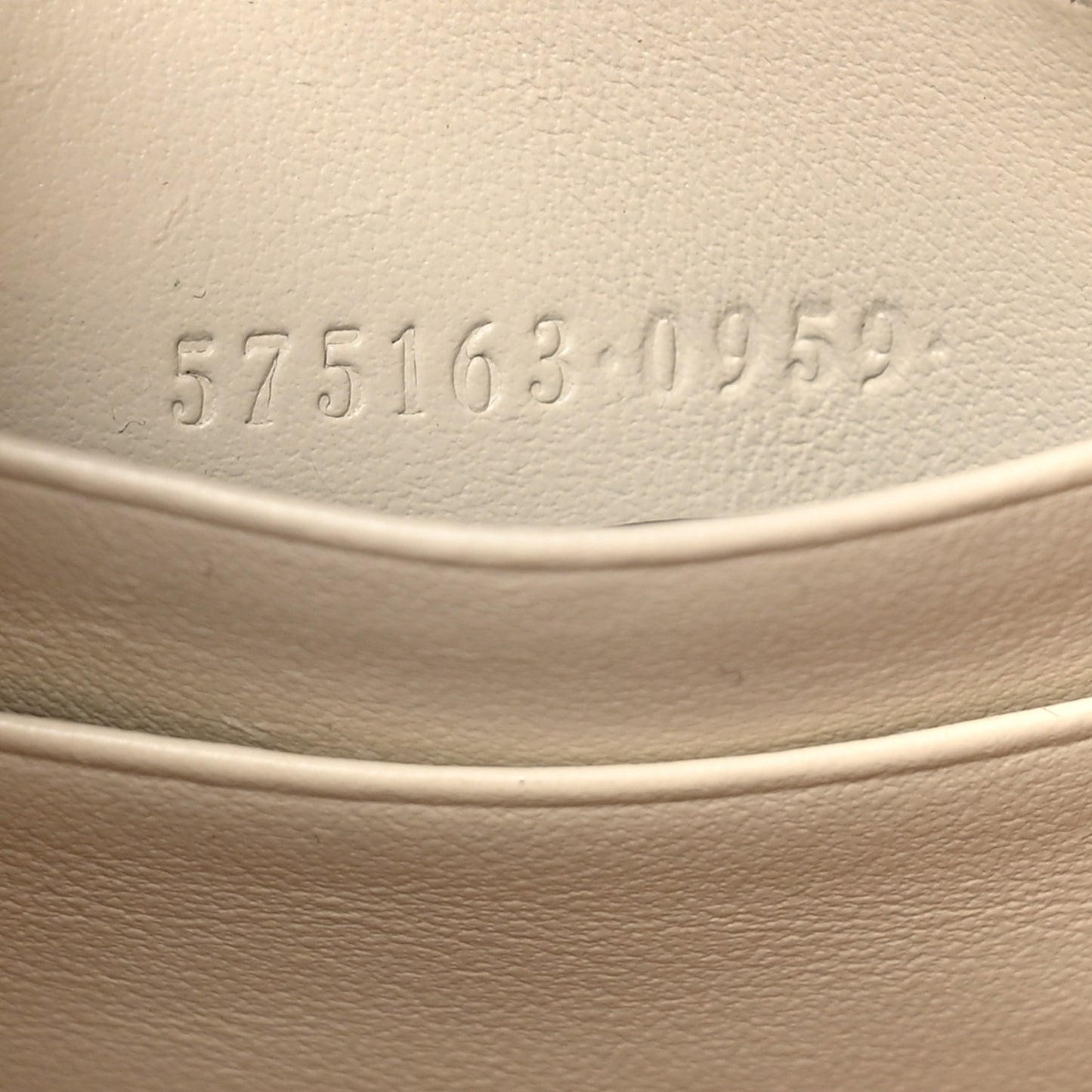 Calfskin Matelasse Mini GG Marmont 2.0 Bucket Bag White