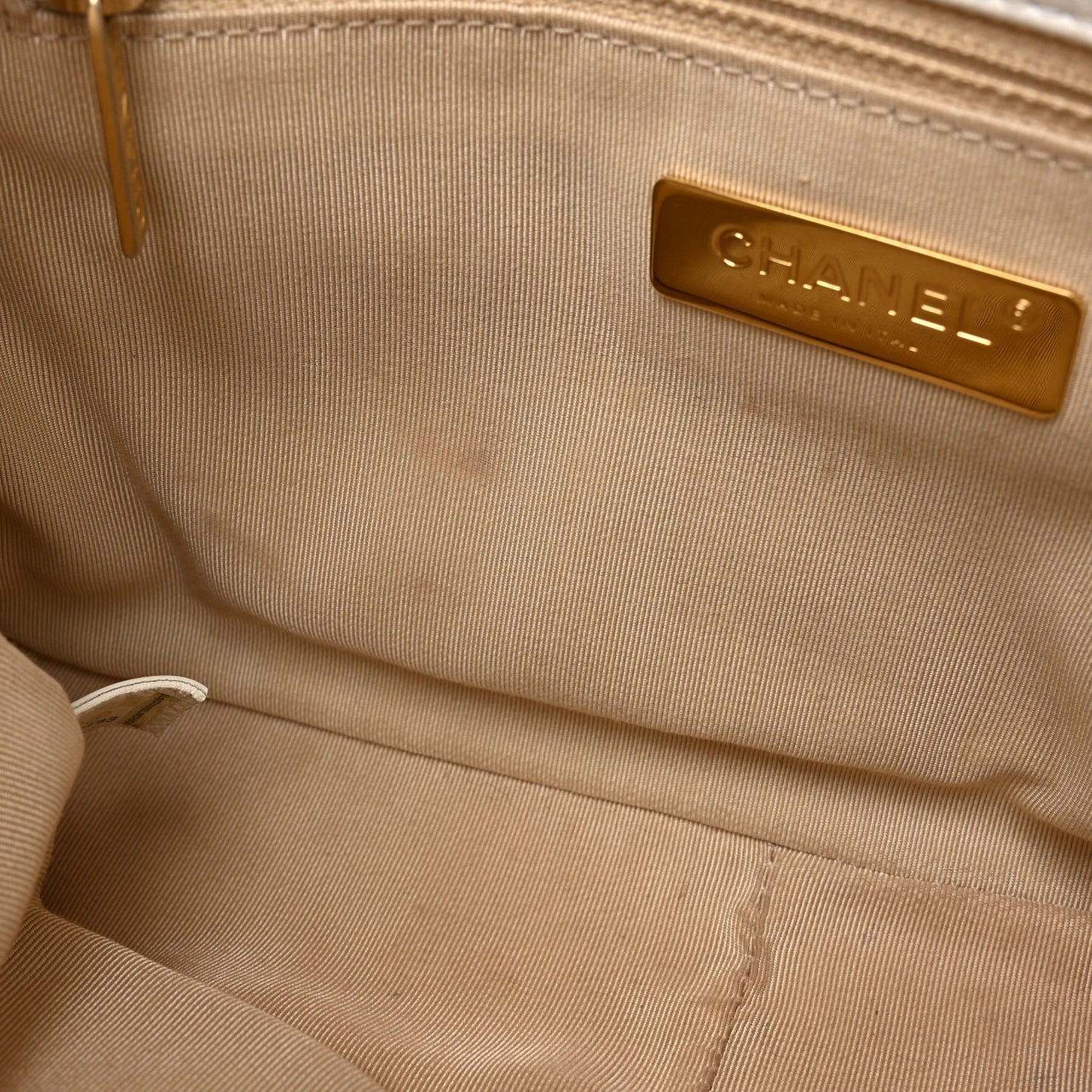 Lambskin Quilted Medium Chanel 19 Flap White