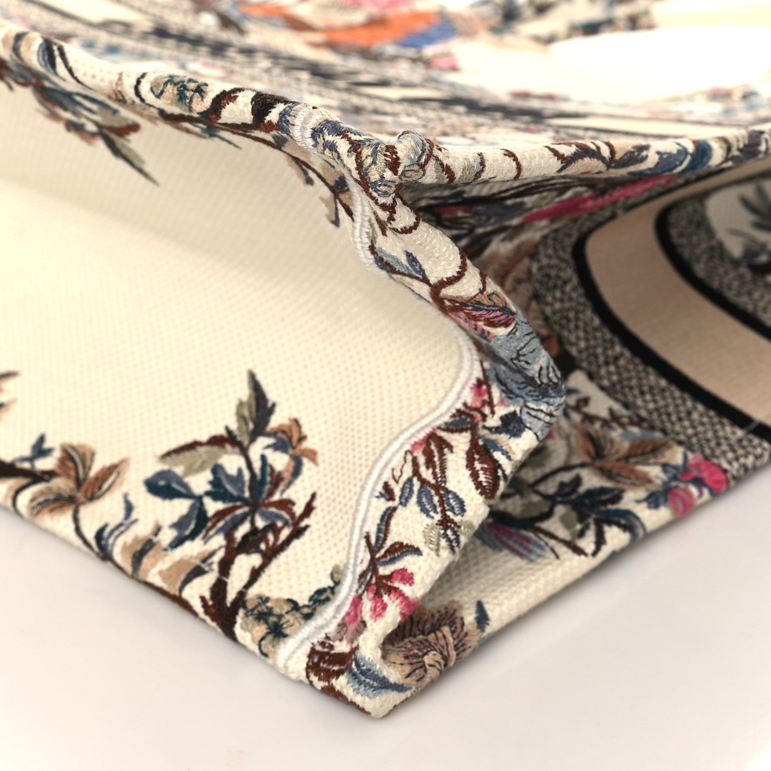 ディオール/クリスチャンディオール 42 L - Christian Dior Canvas Embroidered Large Jardin D'Hiver Book Tote