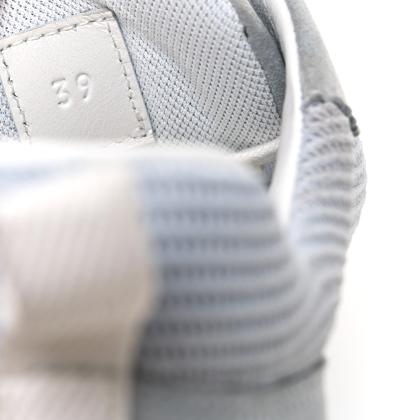 Textured Mesh Suede Goatskin Bouncing Sneakers 39 Gris Nuage