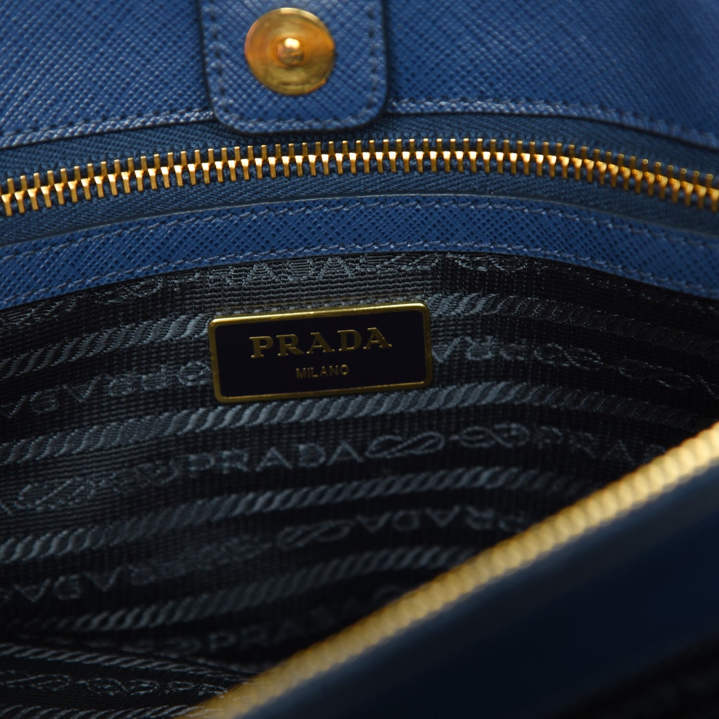 Saffiano Lux Medium Tote Bluette