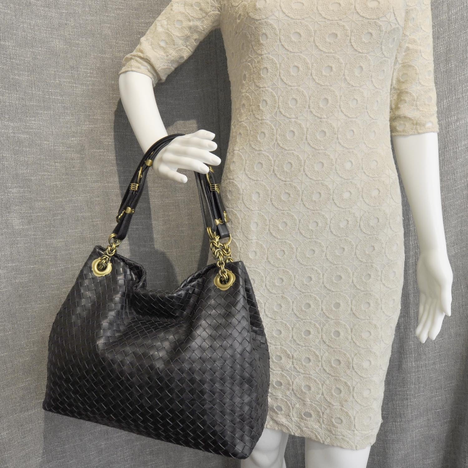 Bottega Veneta Nappa Intrecciato Shoulder Bag Nero Black 3 of 10
