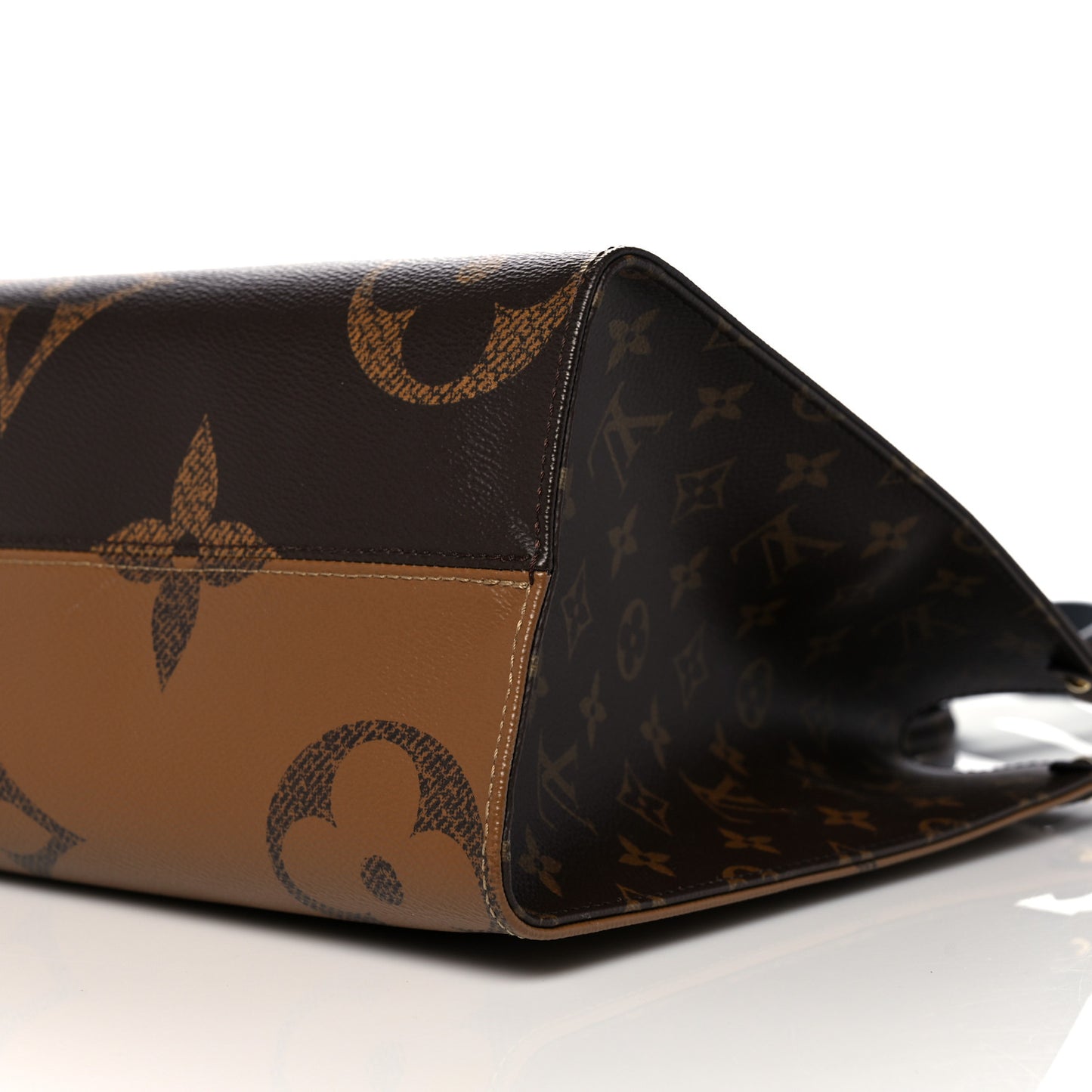 Reverse Monogram Giant Onthego MM