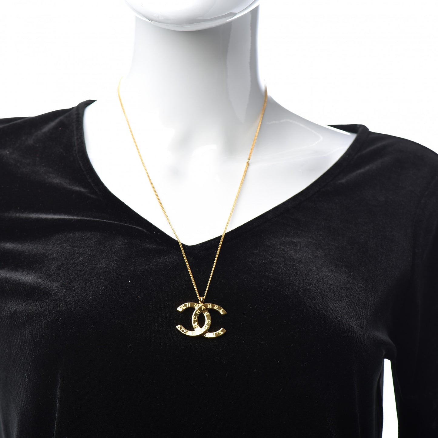 Metal CC Paris Button Necklace Gold