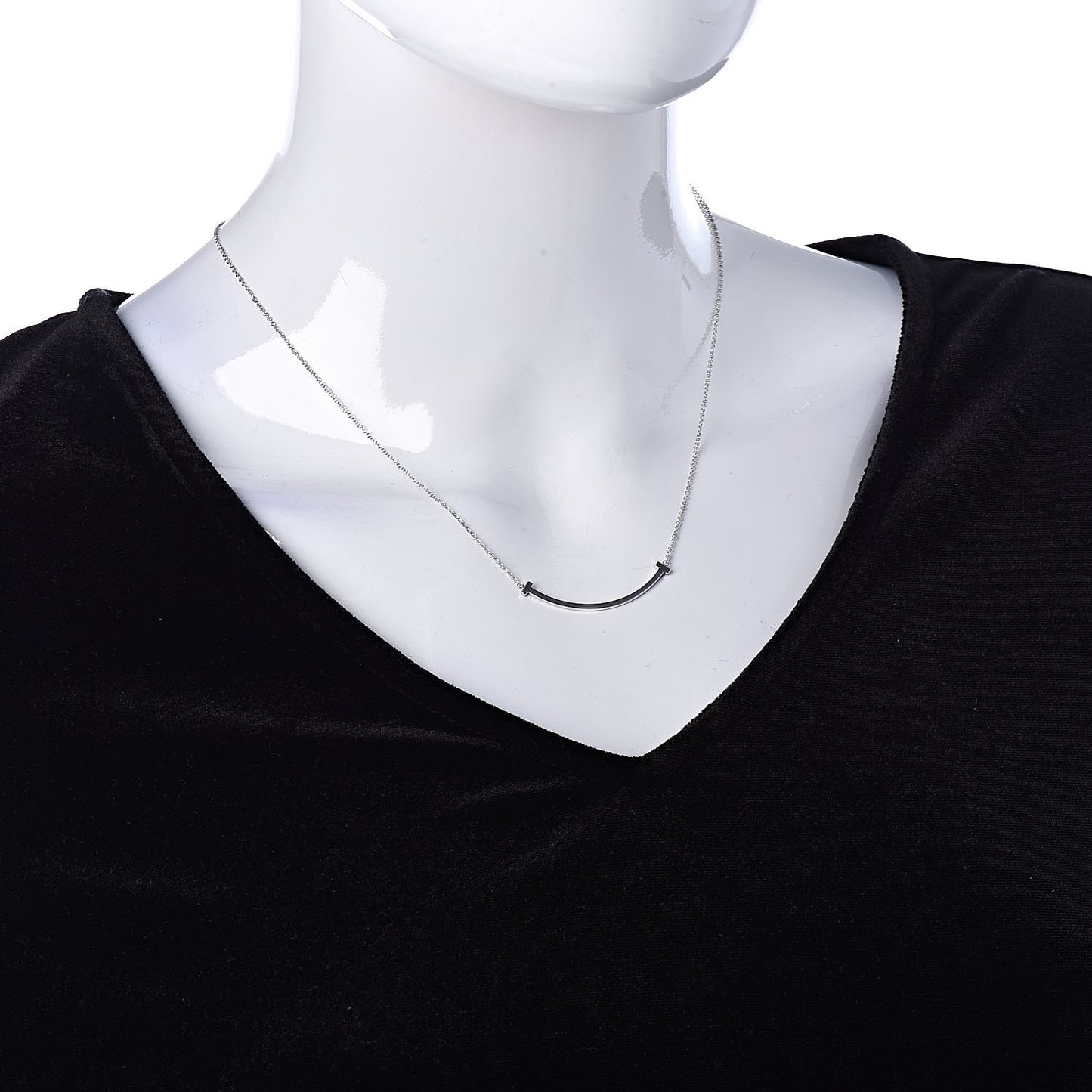 18K White Gold Small T Smile Pendant Necklace