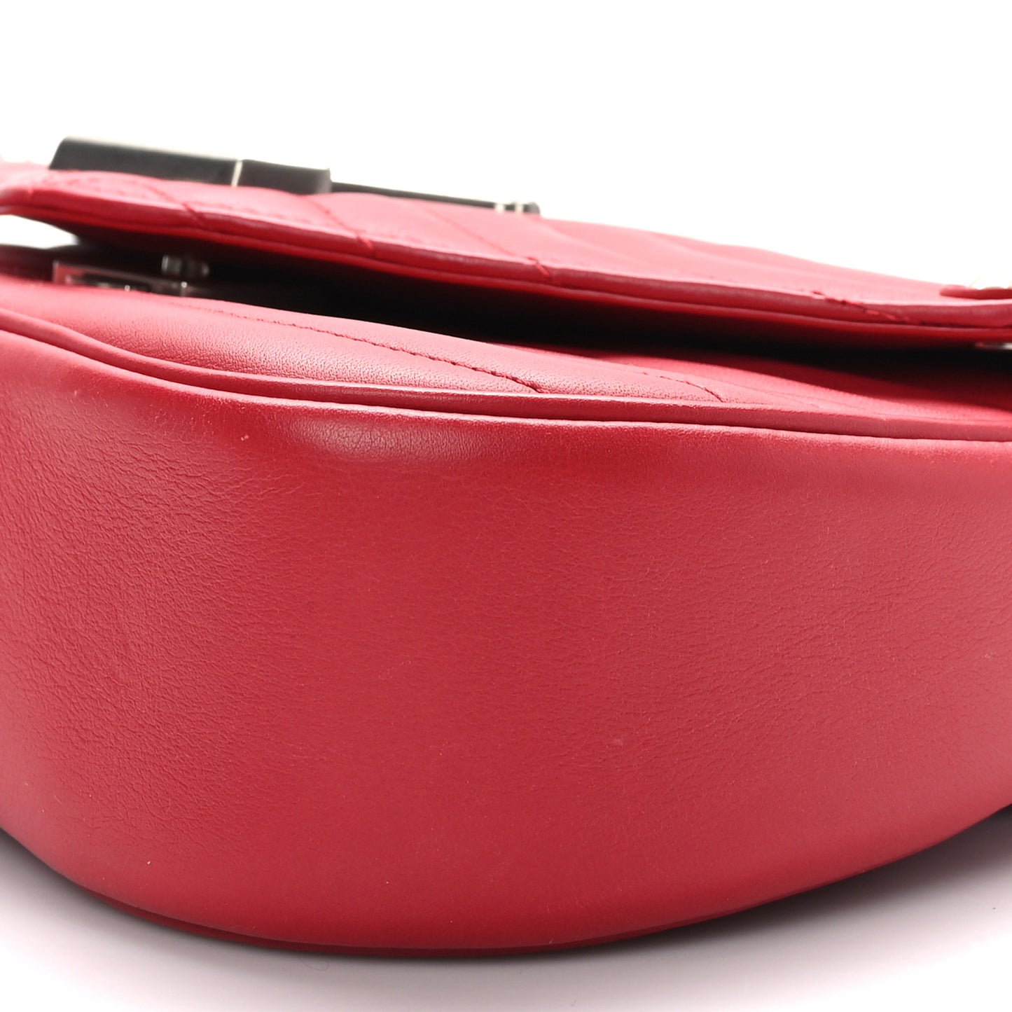 Calfskin New Wave Chain MM Ecarlate
