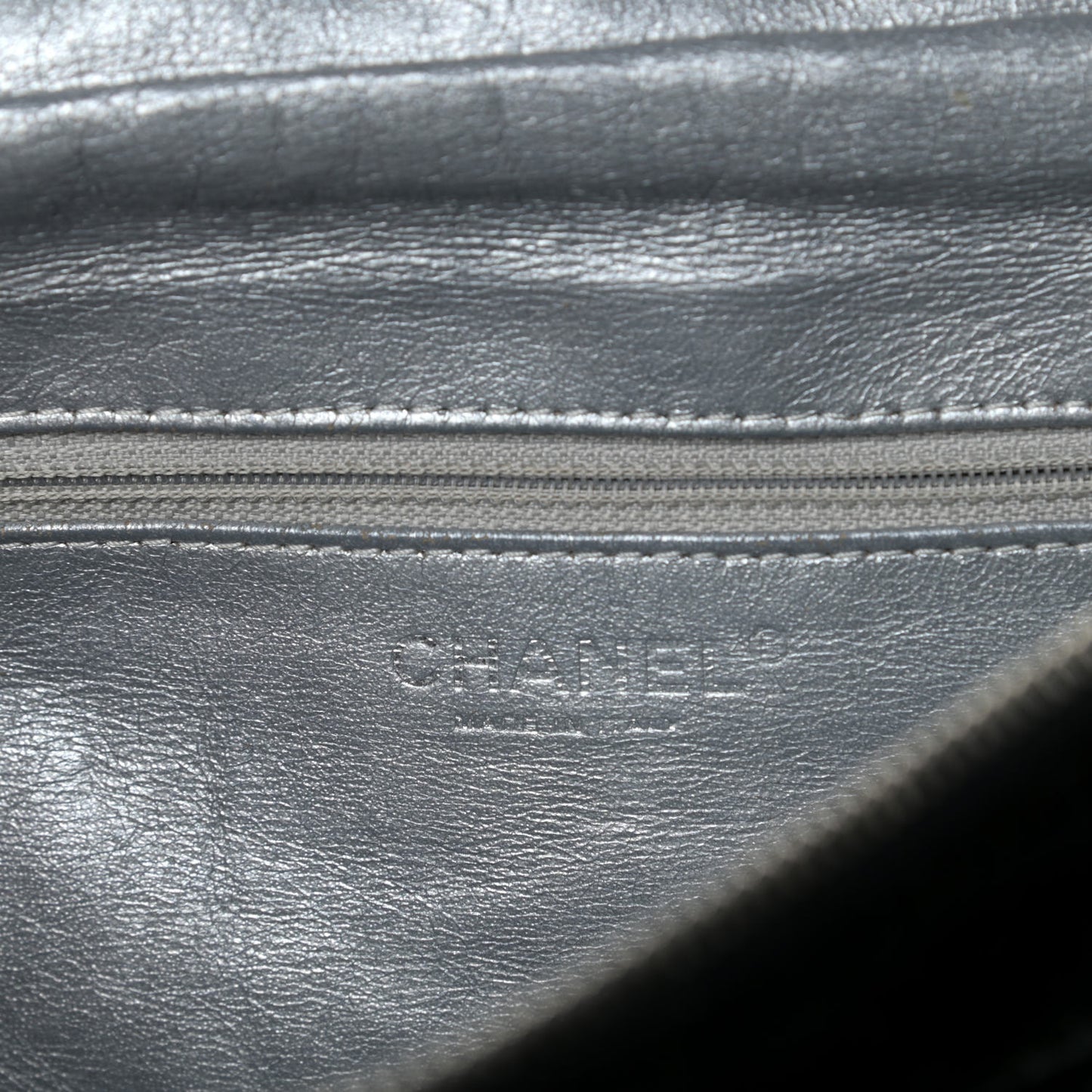 Patent Calfskin Large Luxe Ligne Tote Black