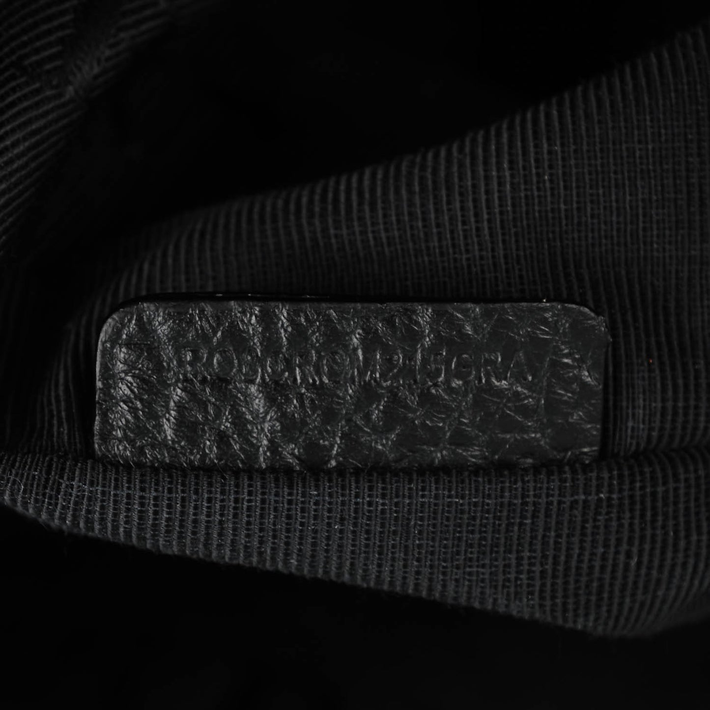 Heritage Grain Medium Woodbury Tote Black