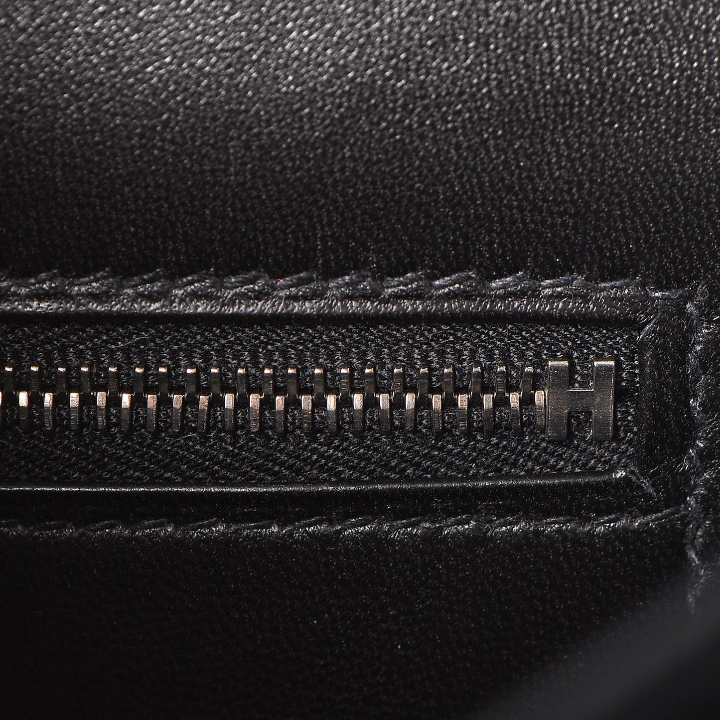Epsom Constance 24 Black
