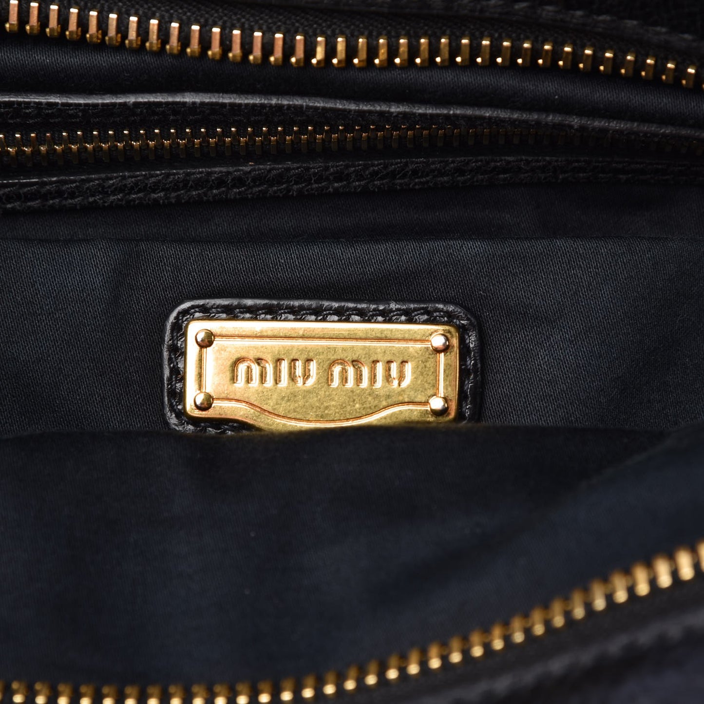 Vitello Lux Shoulder Bag Black