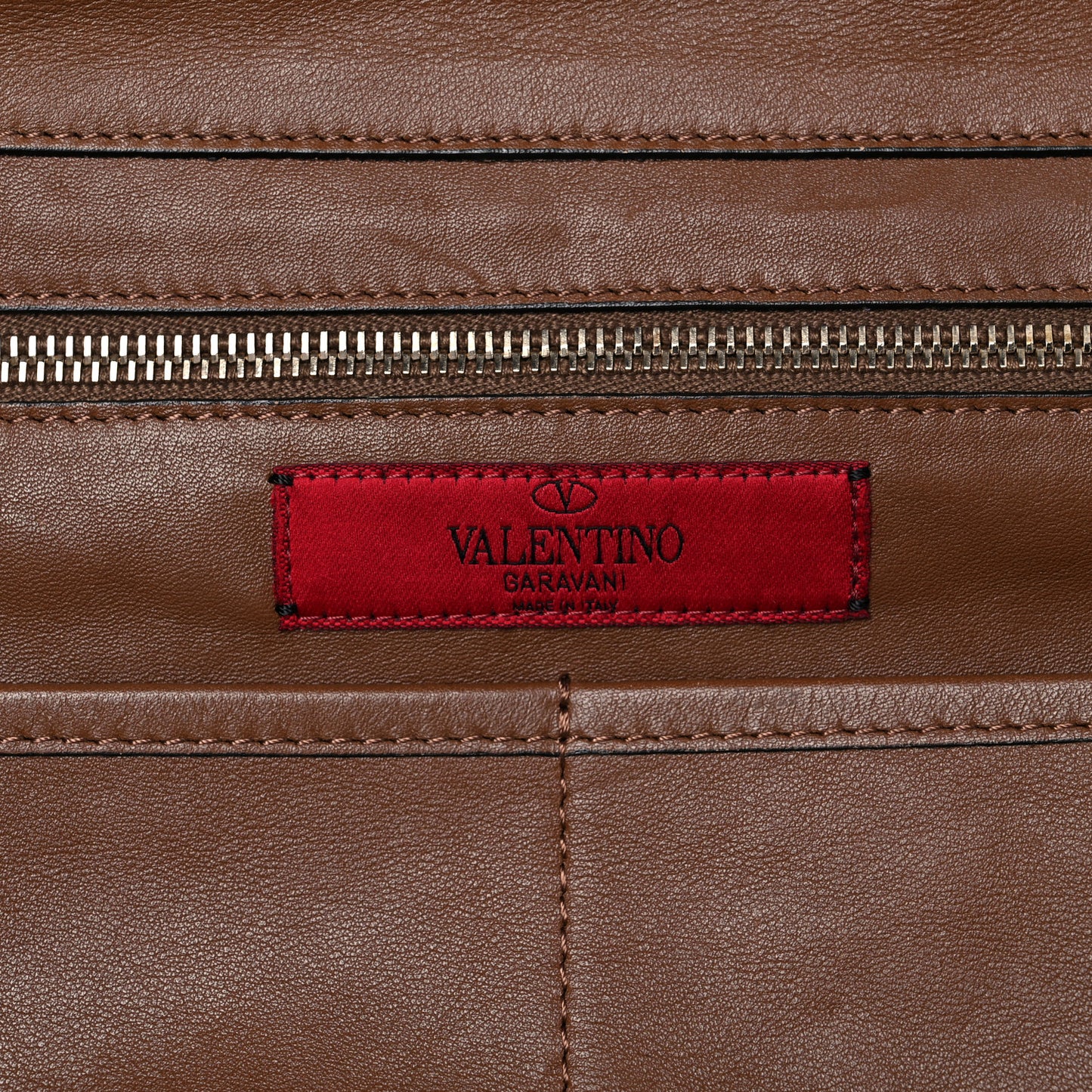 Vitello Medium Rockstud Tote Dark Noisette