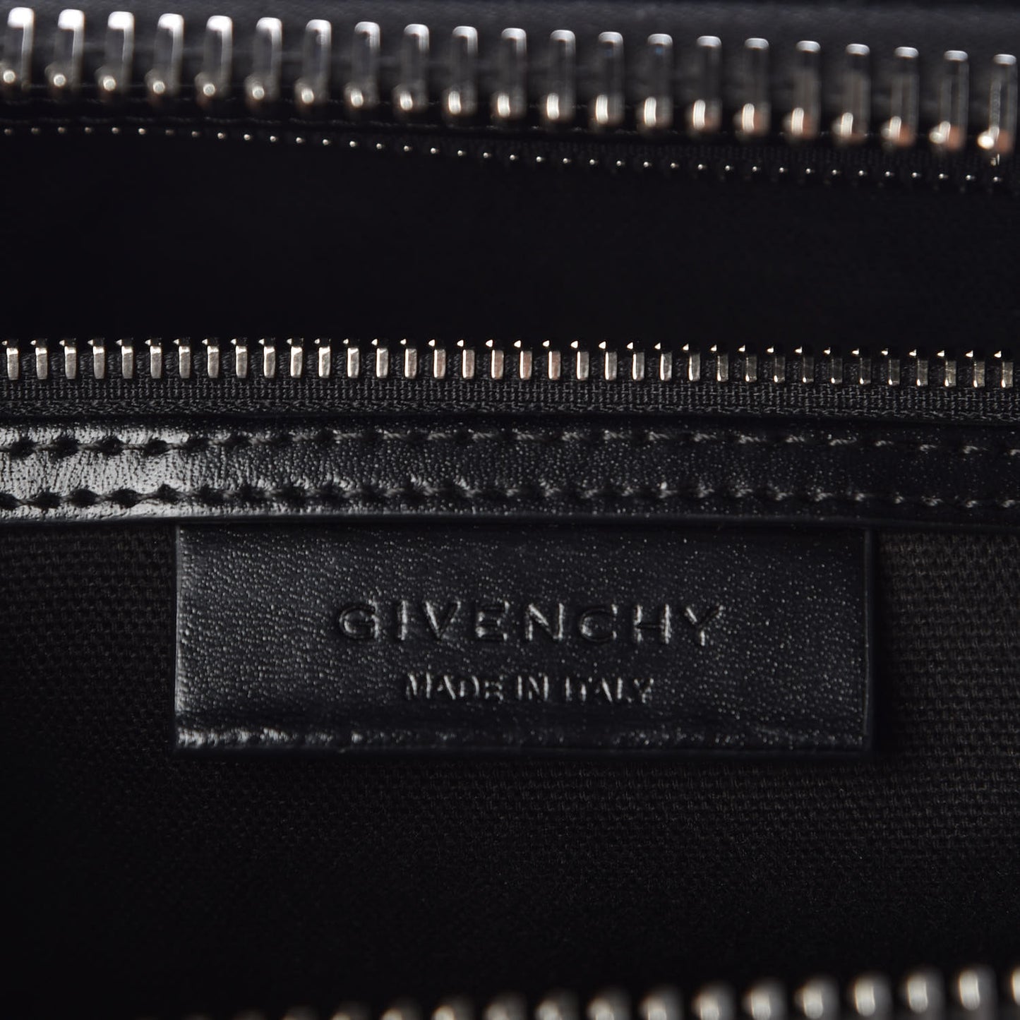 Shiny Lord Calfskin Medium Antigona Black