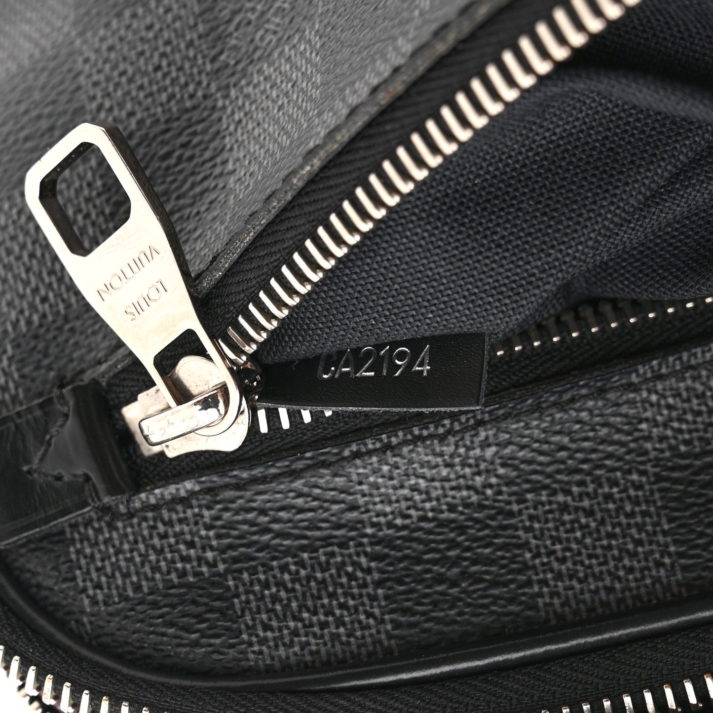 Damier Graphite Ambler