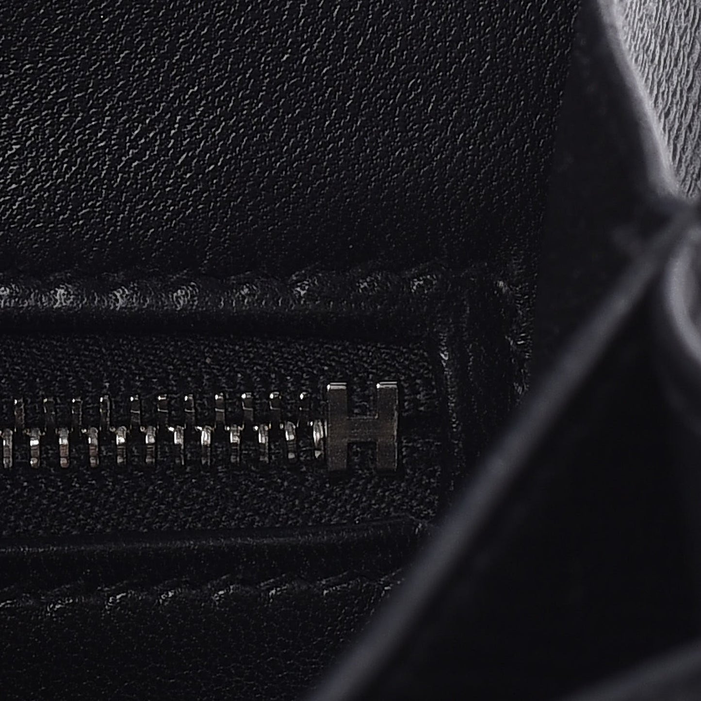 Epsom Constance 24 Black