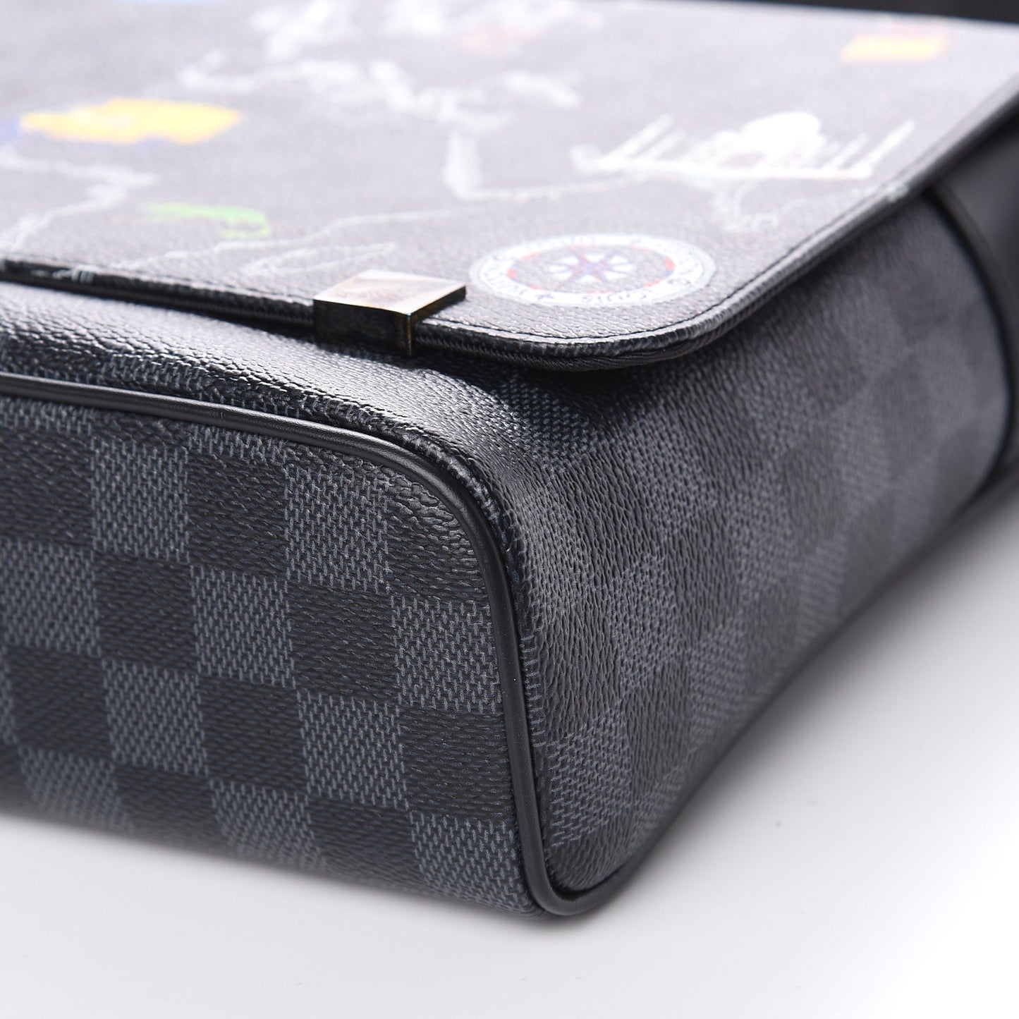 Damier Graphite World Map District PM