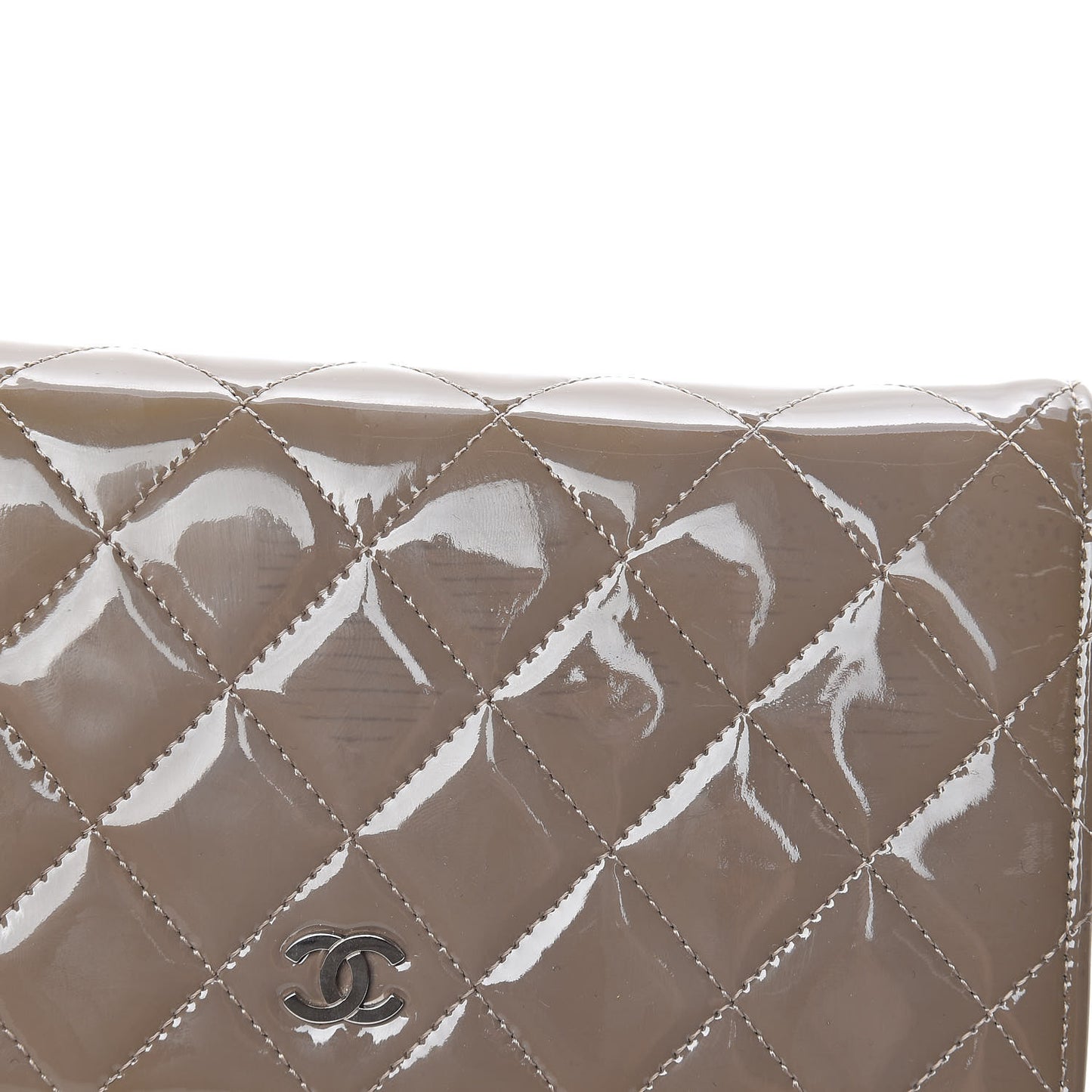 Patent Quilted Wallet On Chain WOC Grey
