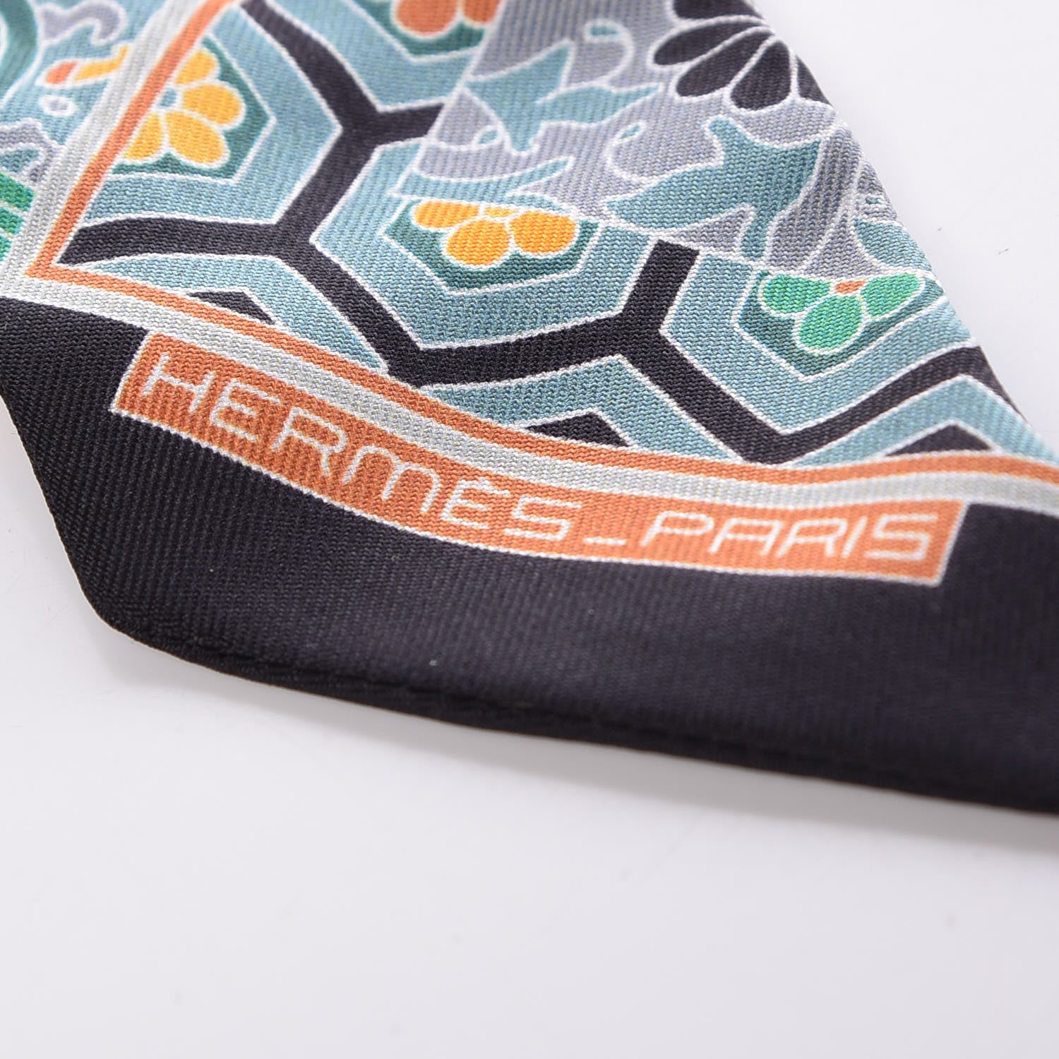 Hermes Silk Collections Imperiales Twilly Black Bouton D'or Vert 5 of 5