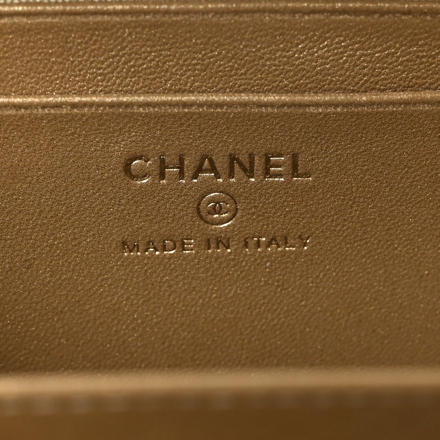 Lambskin Quilted CC Pearl Crush Camera Case Black