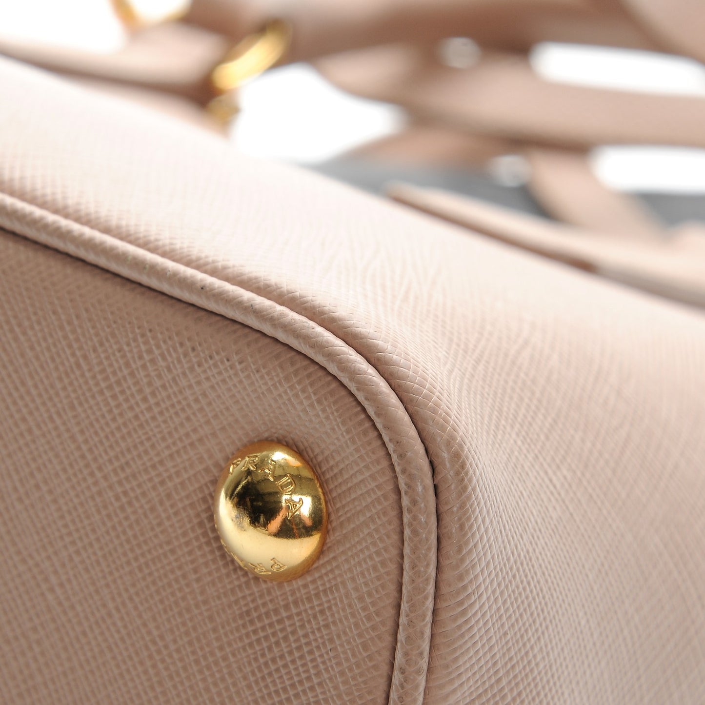 Saffiano Lux Small Promenade Tote Cammeo