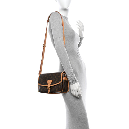 Louis Vuitton Monogram Sologne 2 of 10