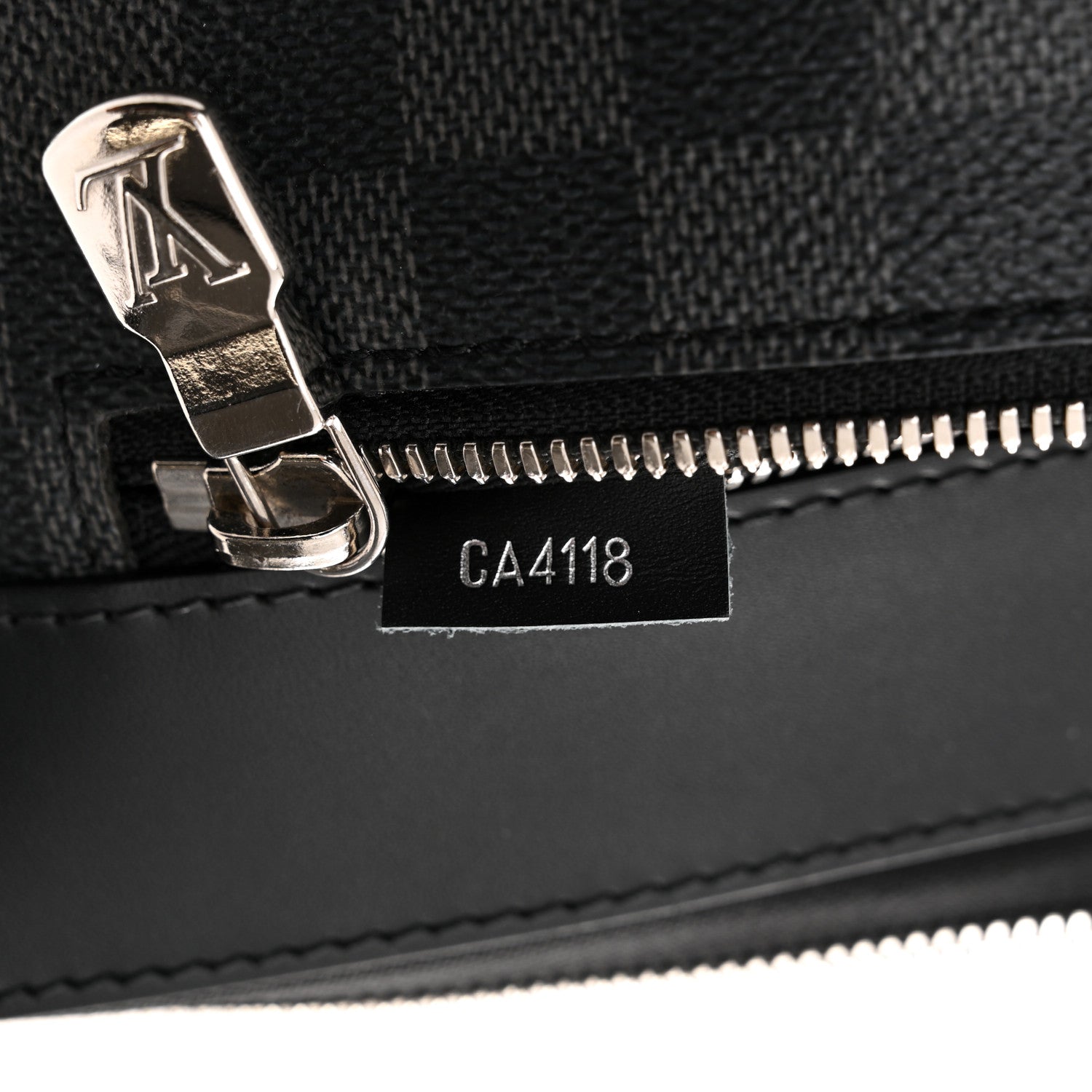 Louis Vuitton Damier Graphite Mick MM 7 of 10