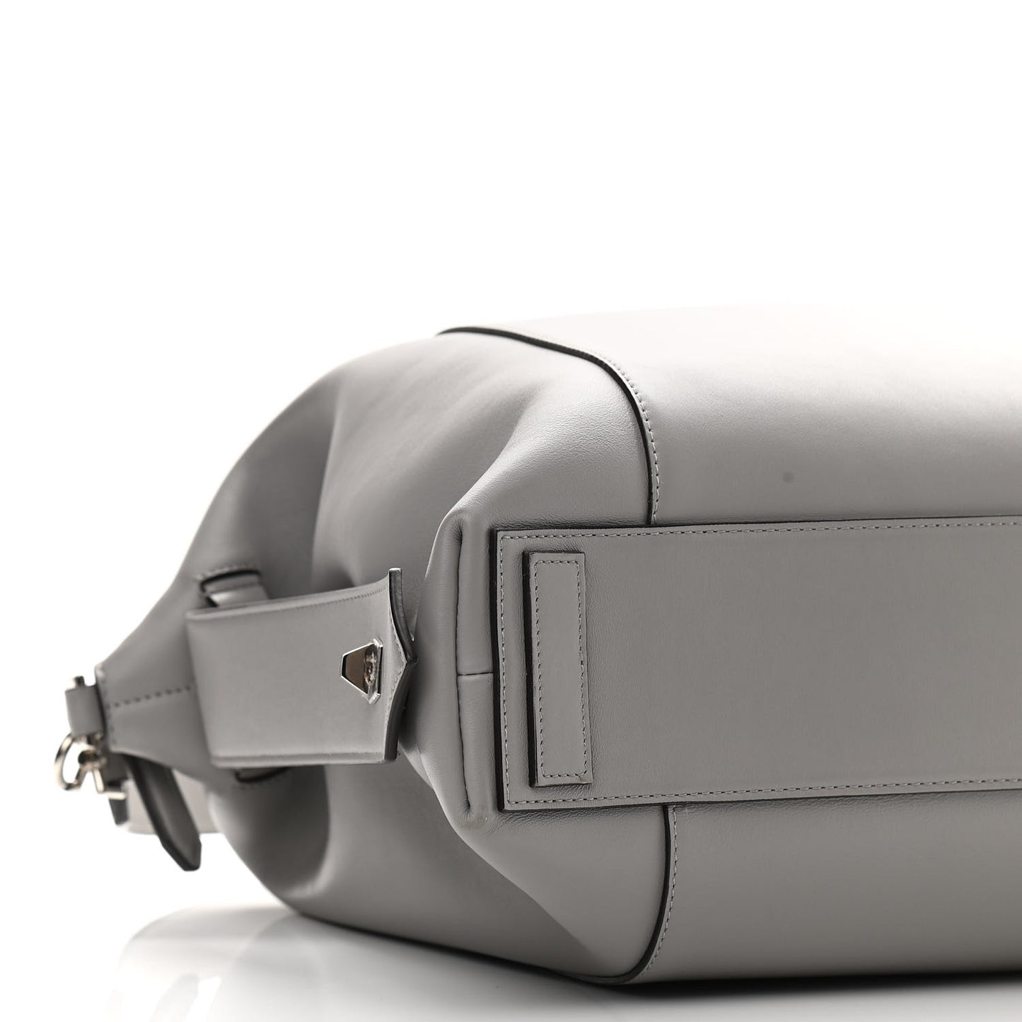Soft Calfskin Medium Soft Antigona Pearl Grey