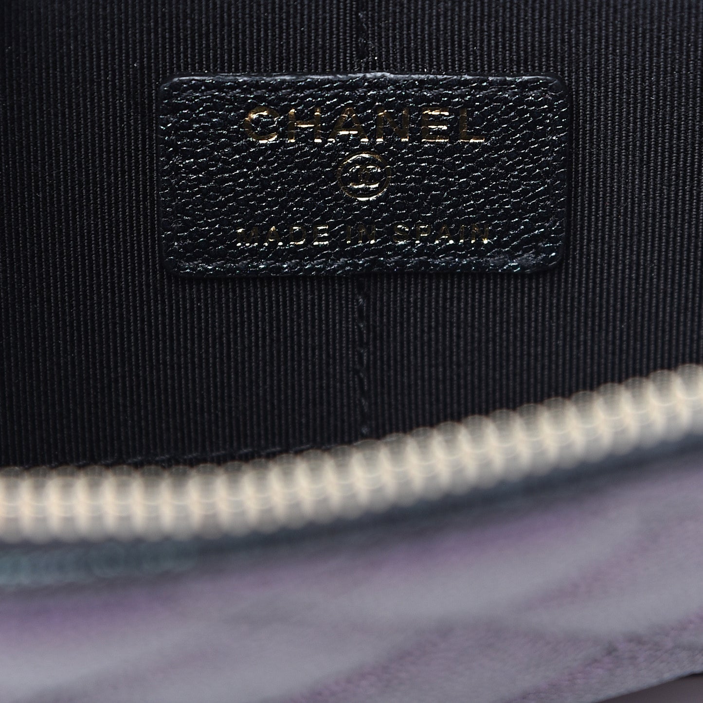 Iridescent Caviar Quilted Classic Pouch With Handle Black