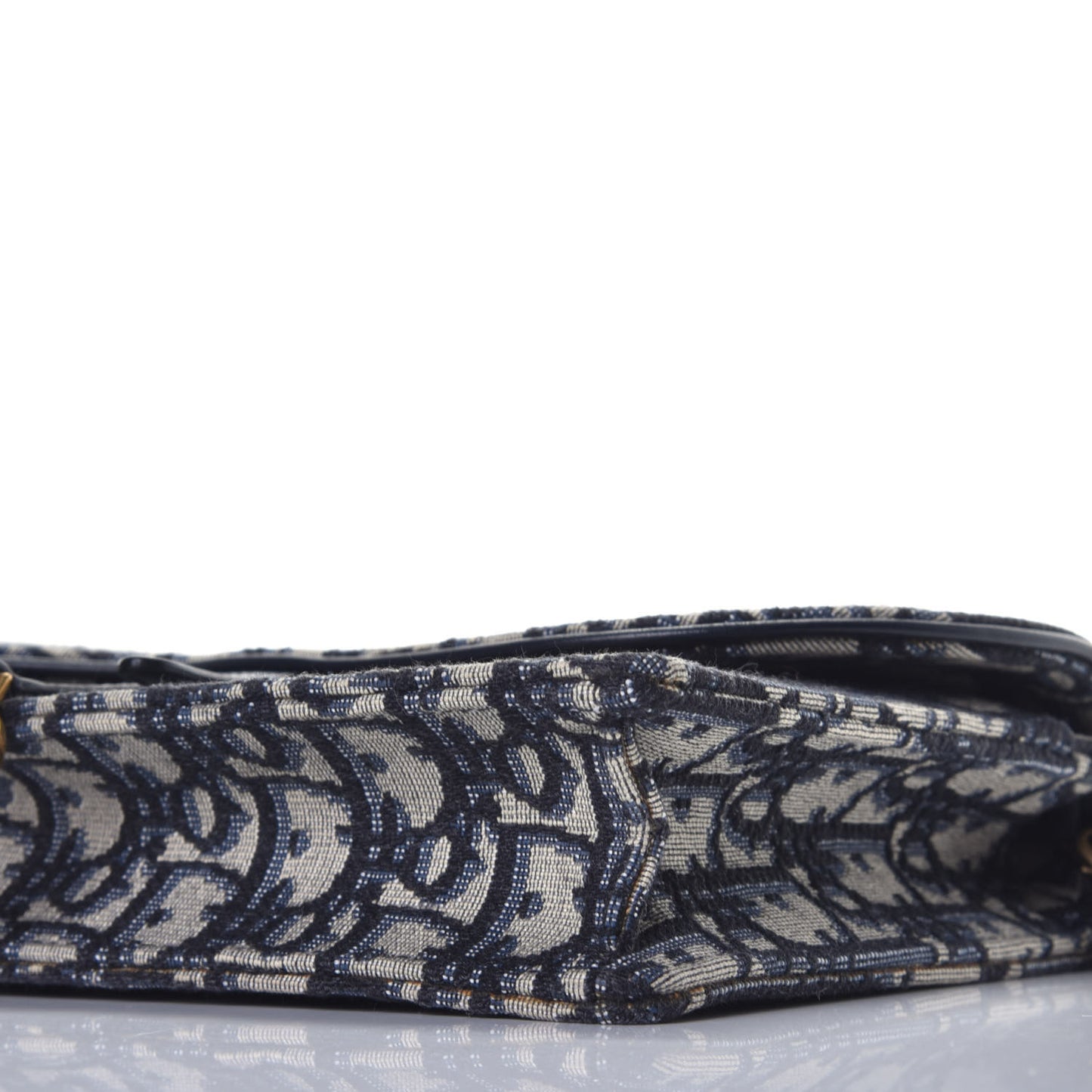 Oblique Saddle Chain Pouch Blue