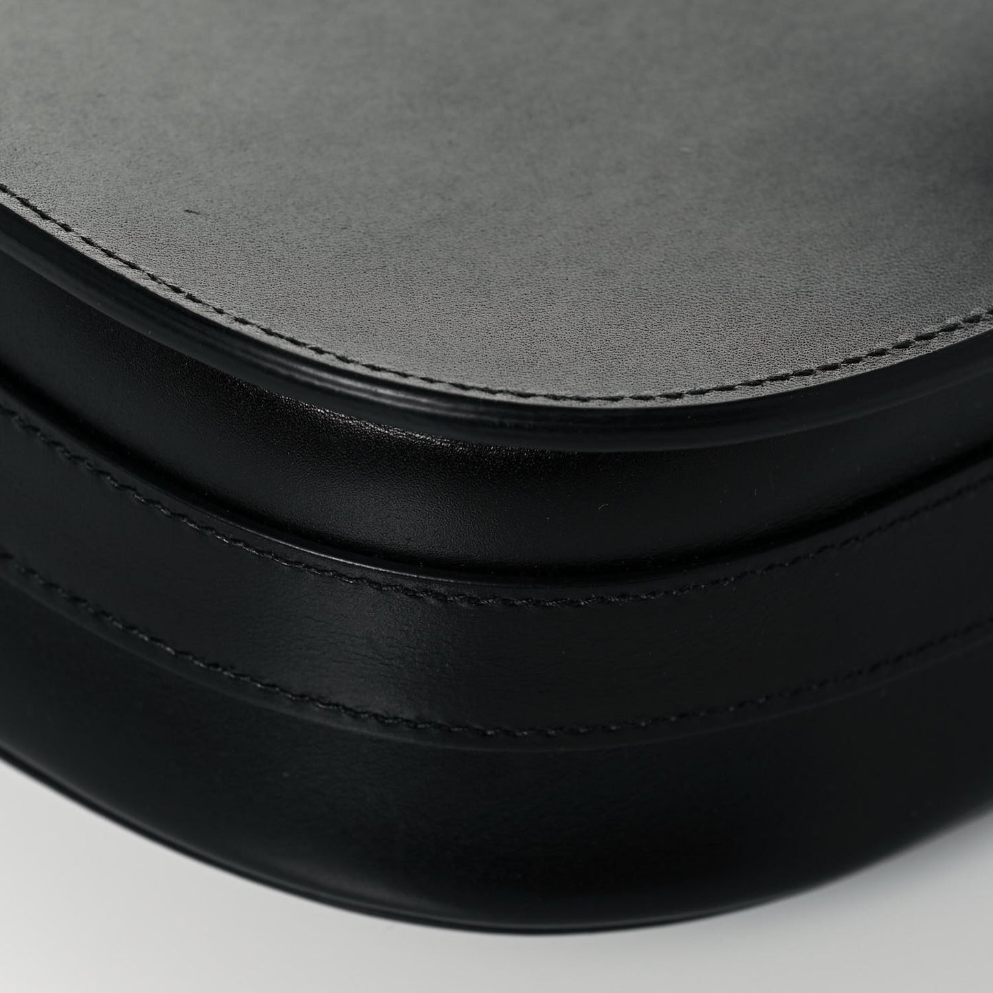 Box Calfskin Medium Bobby Flap Black