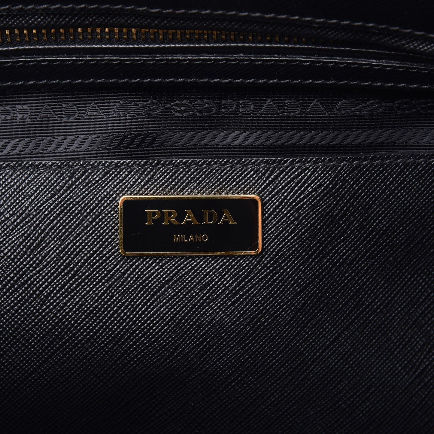 Saffiano Medium Galleria Double Zip Tote Black